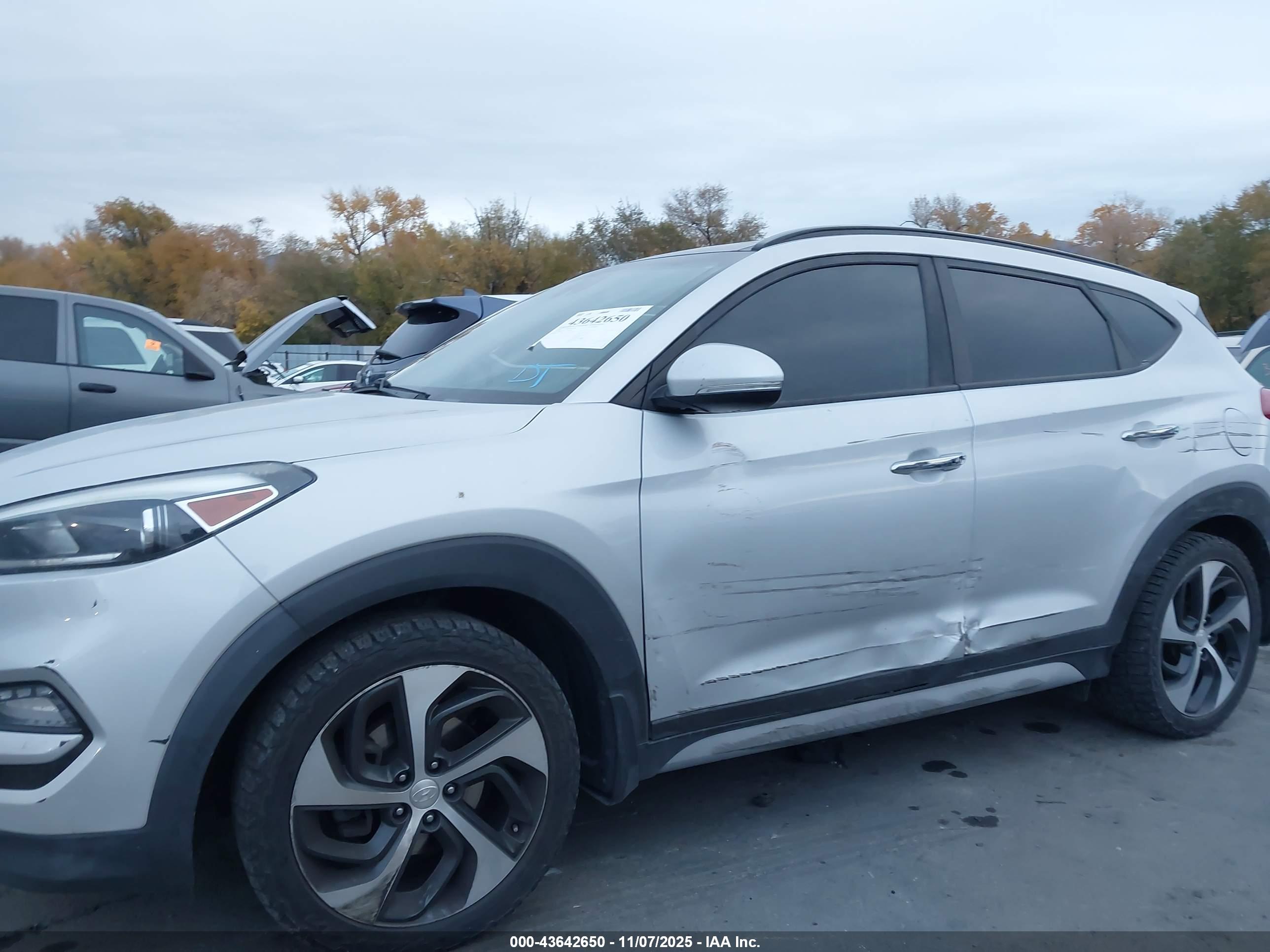 HYUNDAI TUCSON image 6