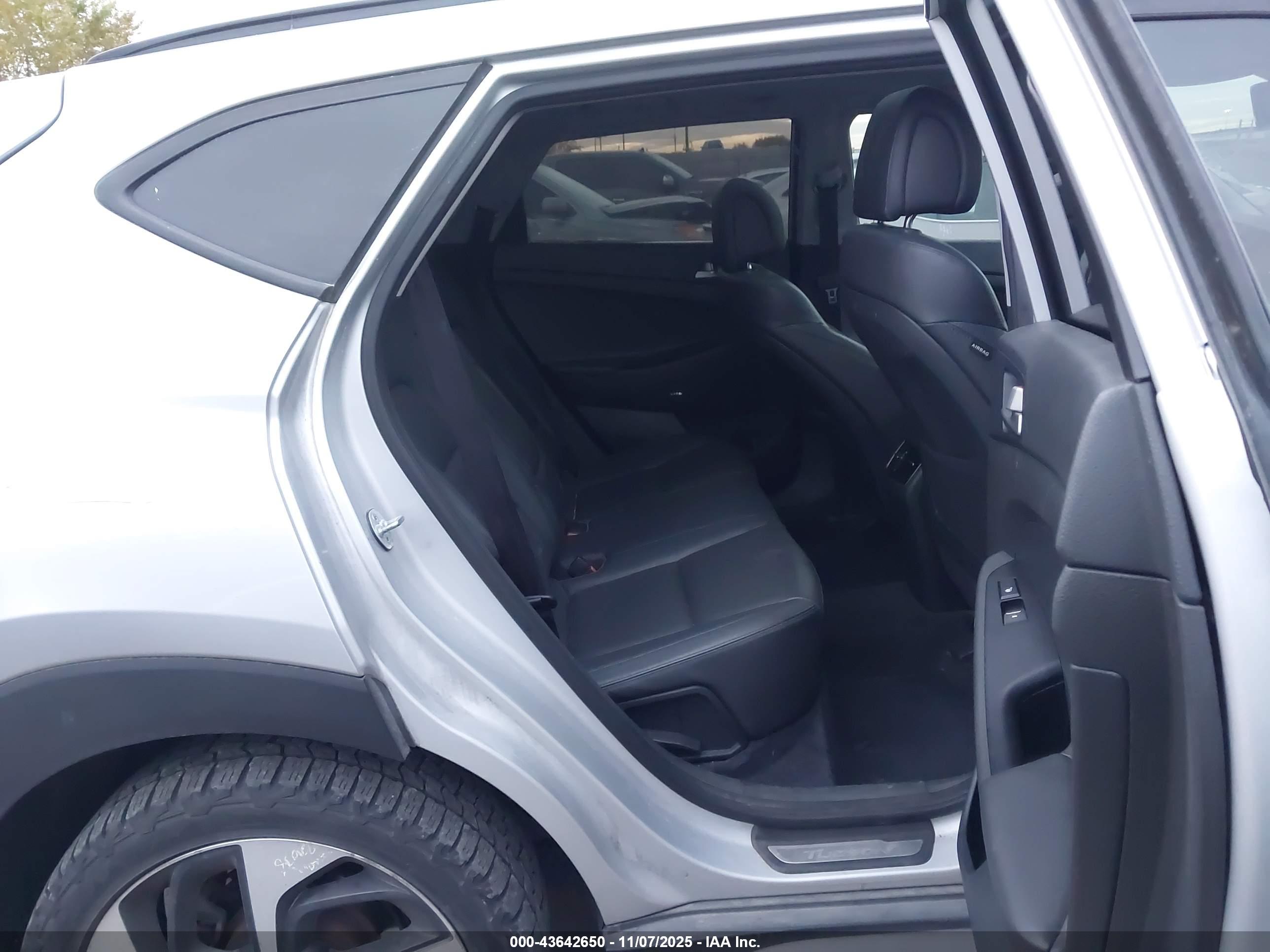 HYUNDAI TUCSON image 8