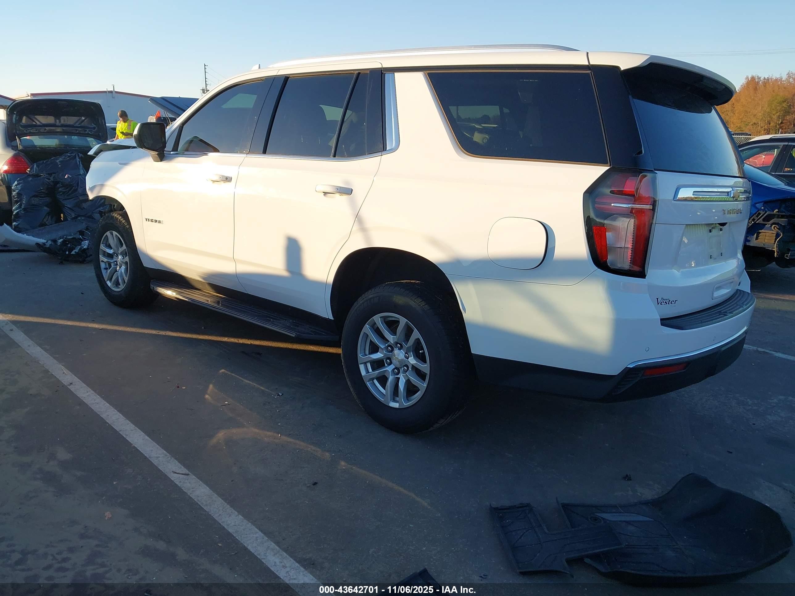 CHEVROLET TAHOE image 3