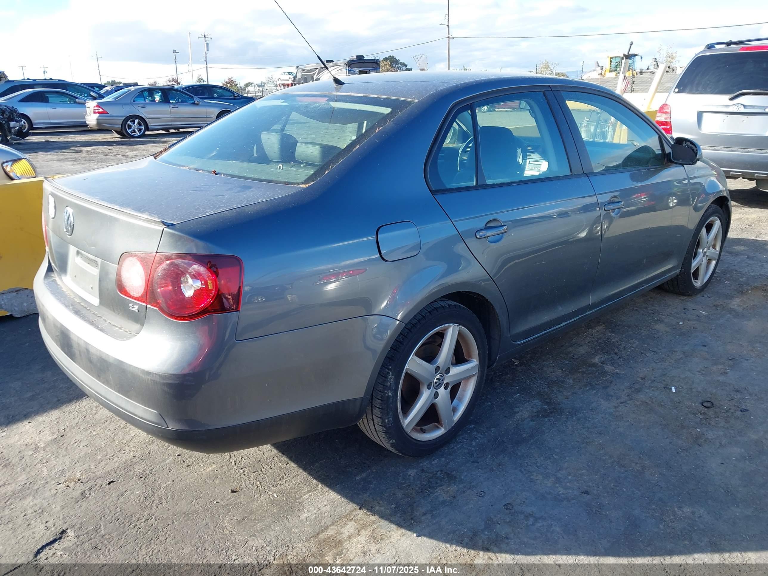 VOLKSWAGEN JETTA image 4