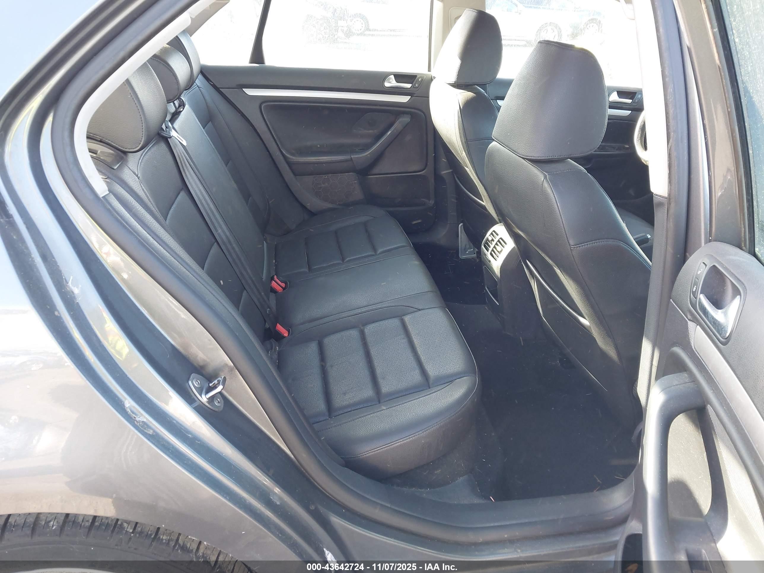 VOLKSWAGEN JETTA image 8