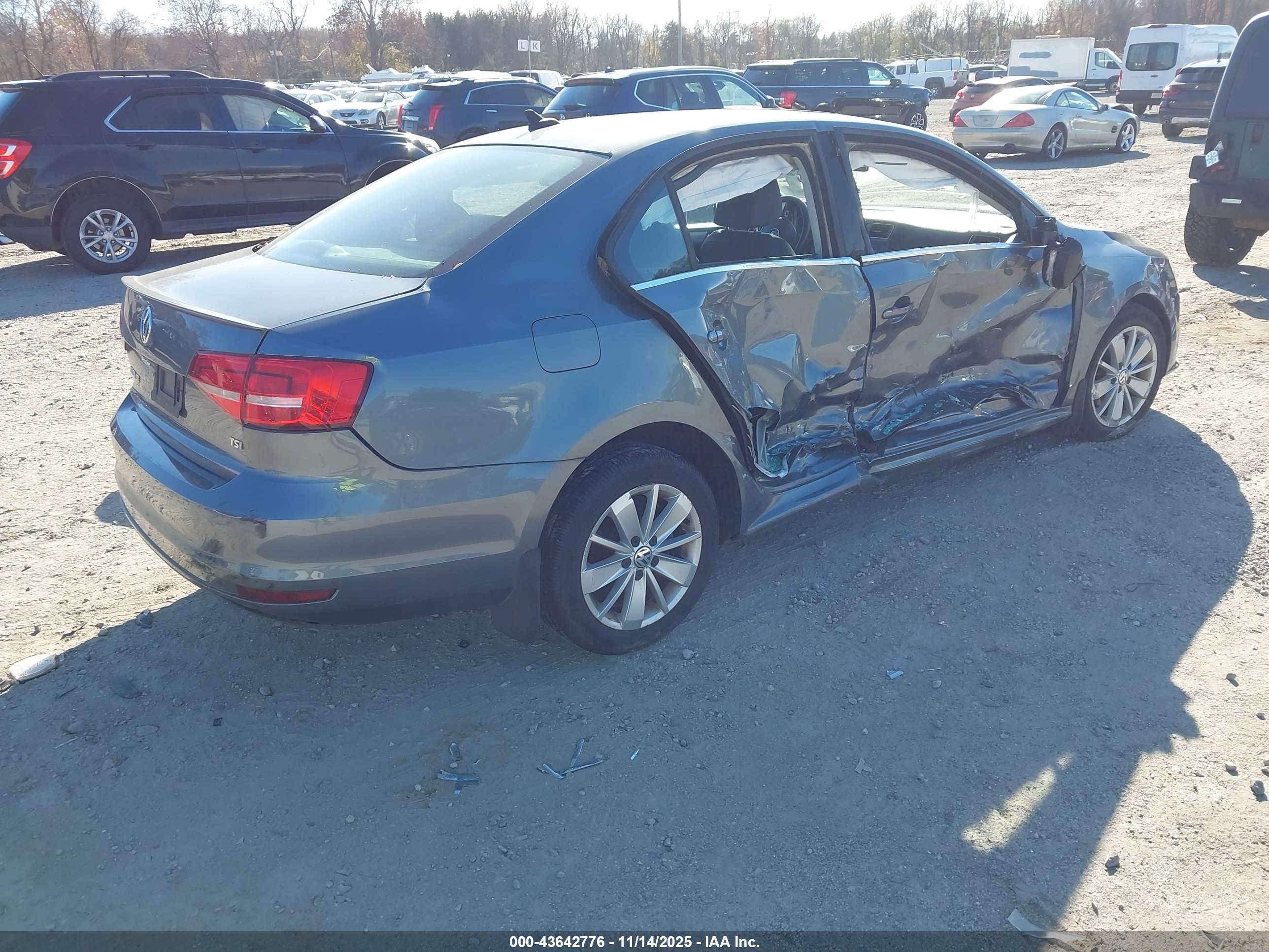 VOLKSWAGEN JETTA image 4