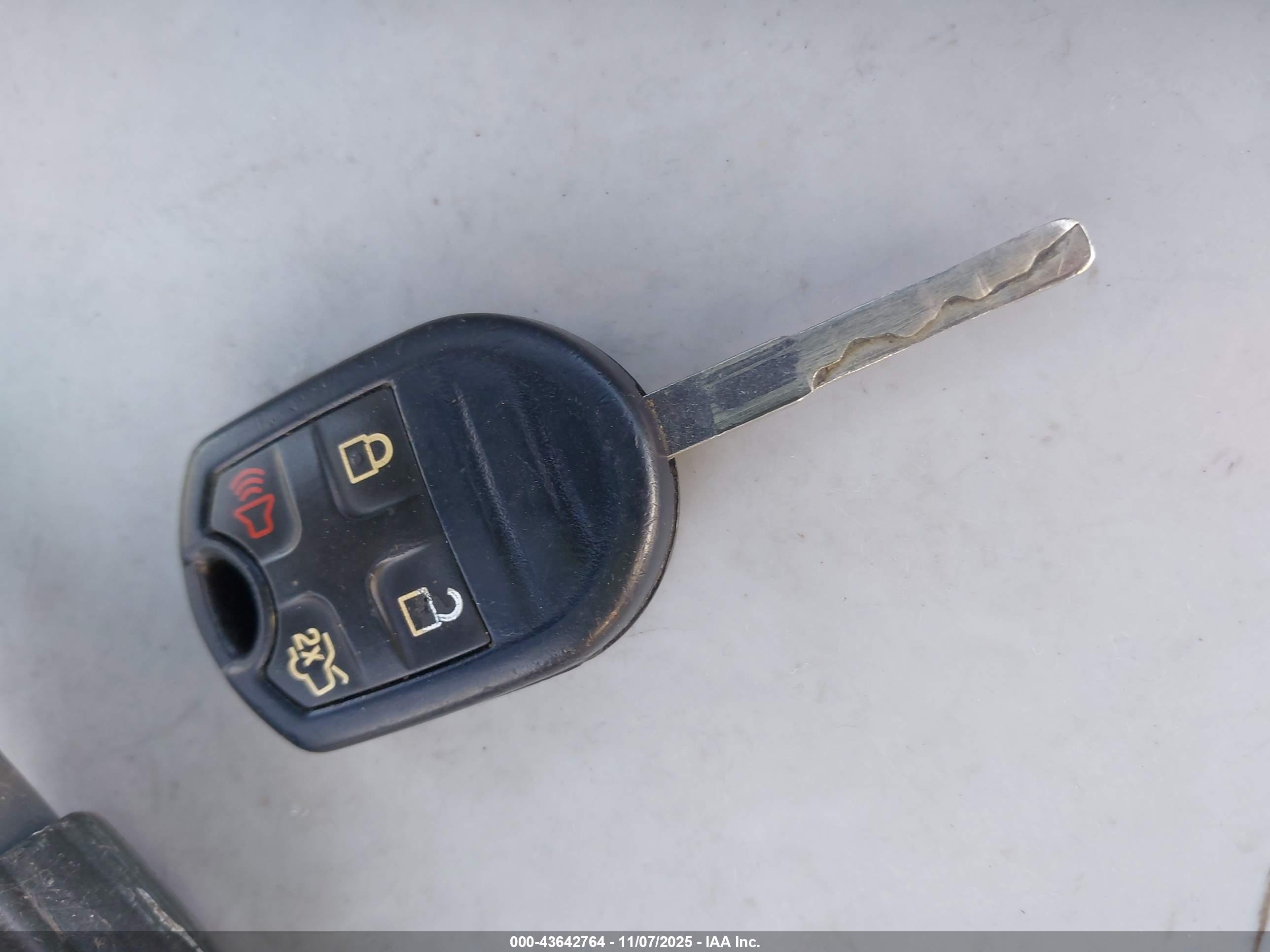 FORD FIESTA image 11