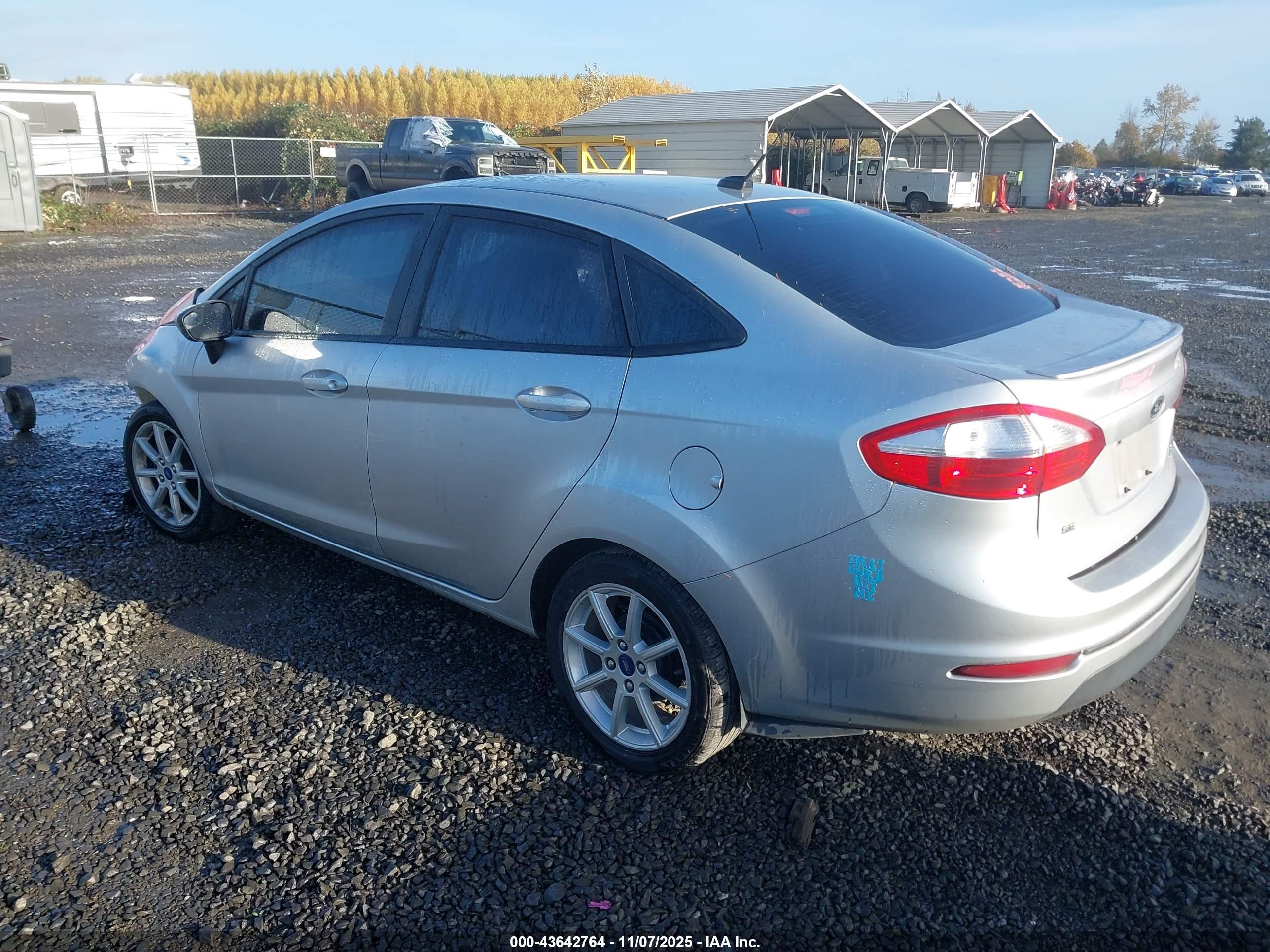 FORD FIESTA image 3