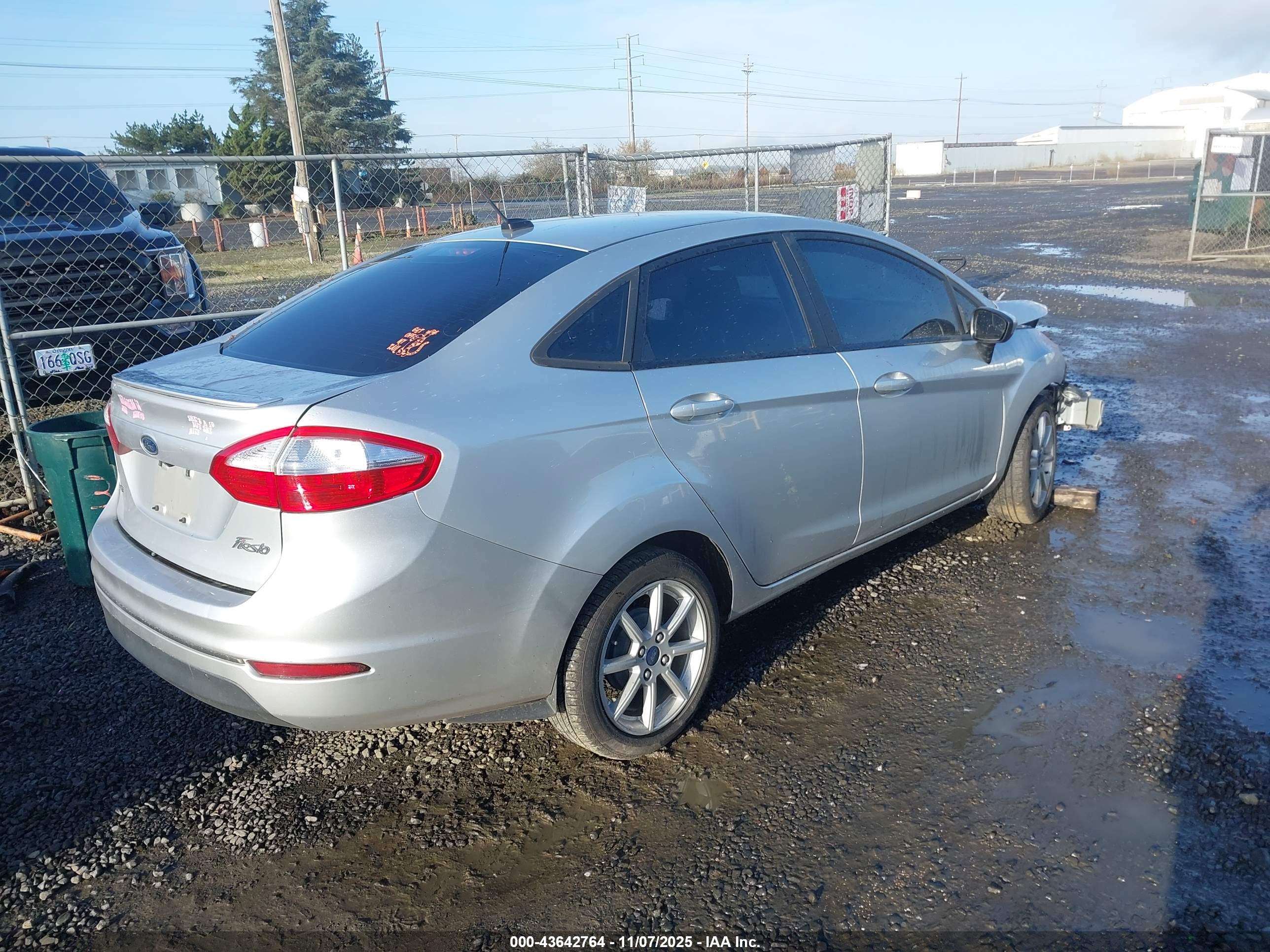 FORD FIESTA image 4