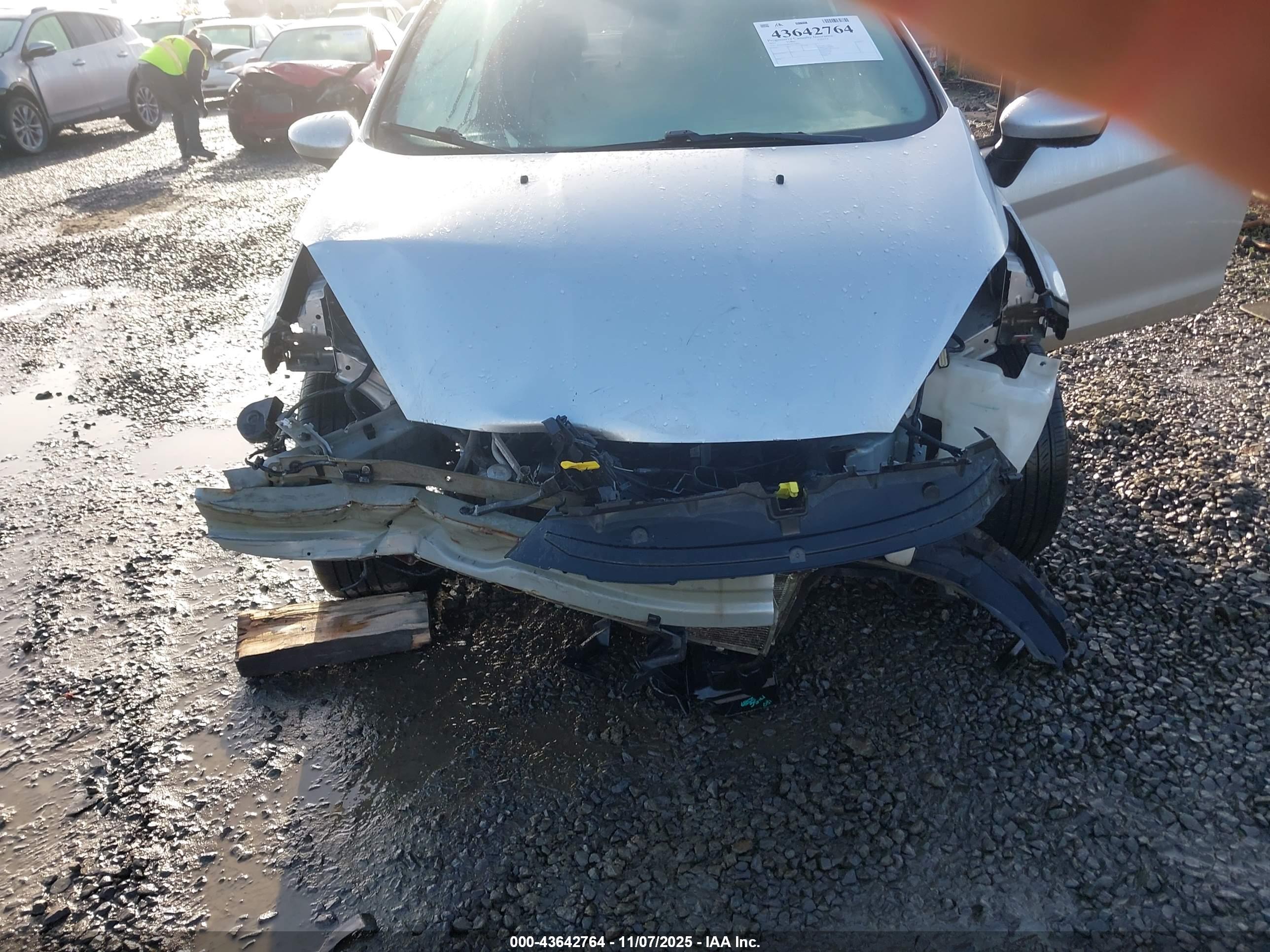 FORD FIESTA image 6