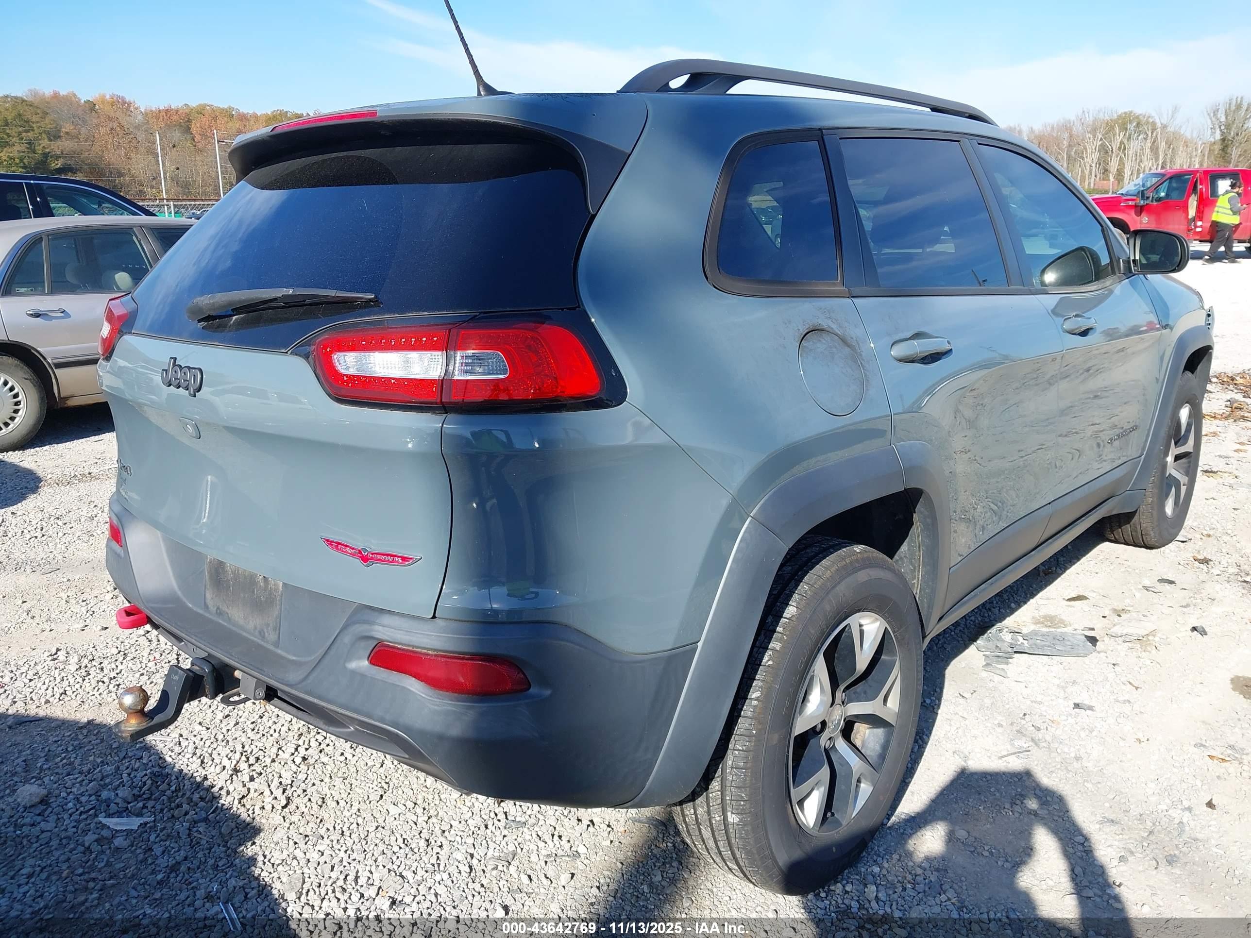 JEEP CHEROKEE image 4