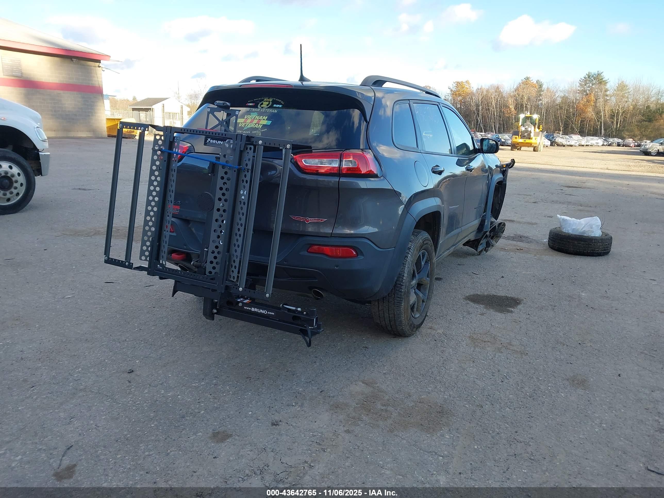 JEEP CHEROKEE image 4