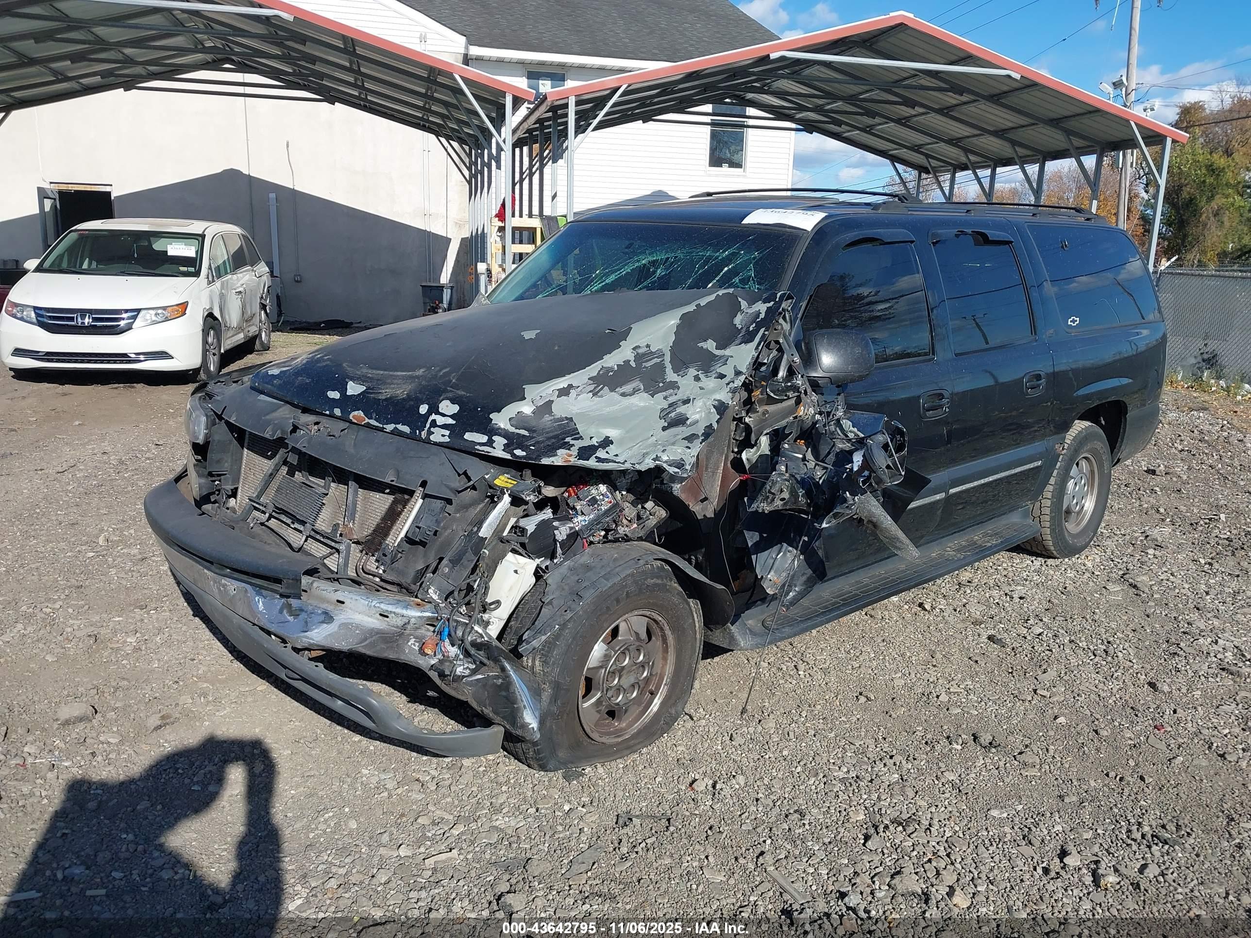 CHEVROLET SUBURBAN image 2