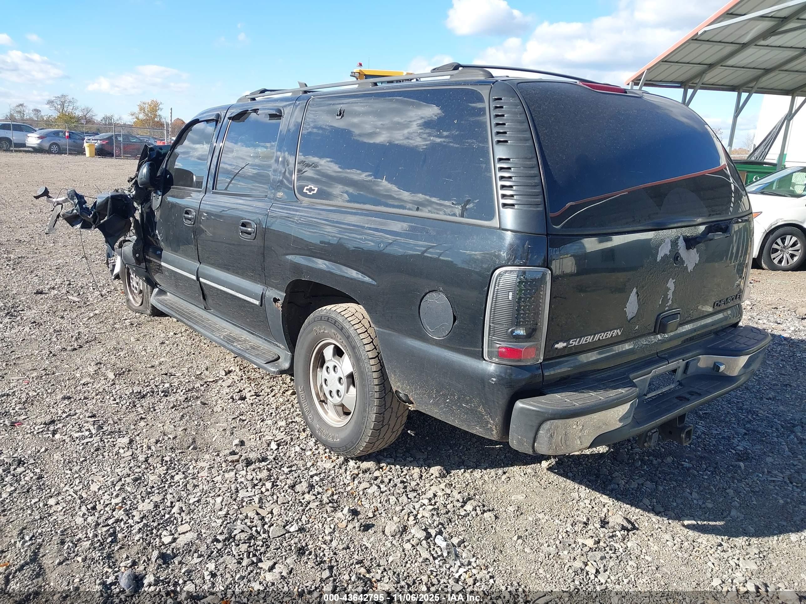 CHEVROLET SUBURBAN image 3
