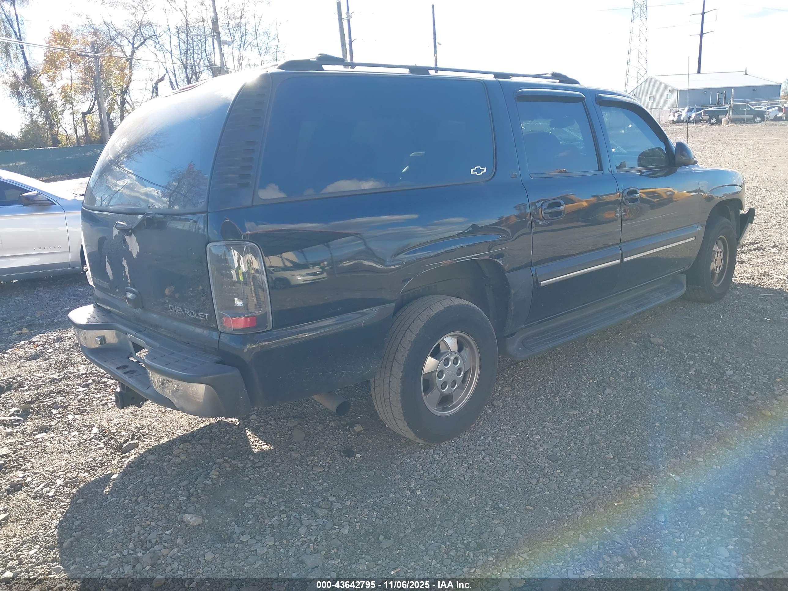 CHEVROLET SUBURBAN image 4