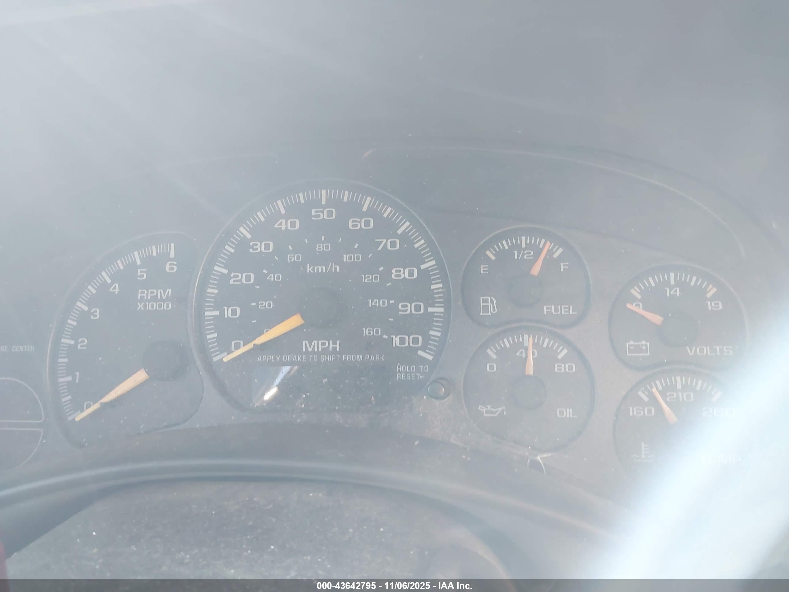 CHEVROLET SUBURBAN image 7