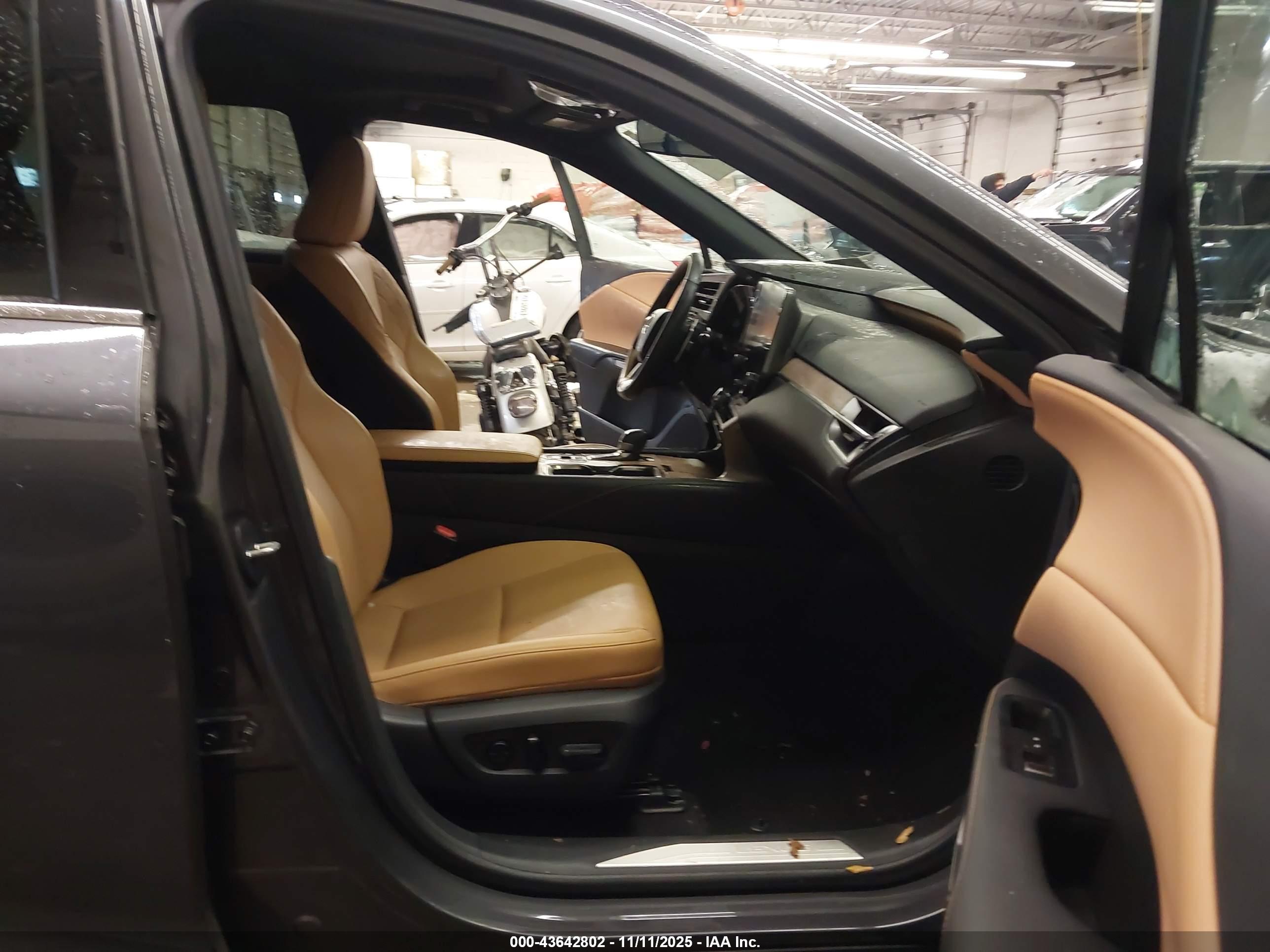 LEXUS RX image 5