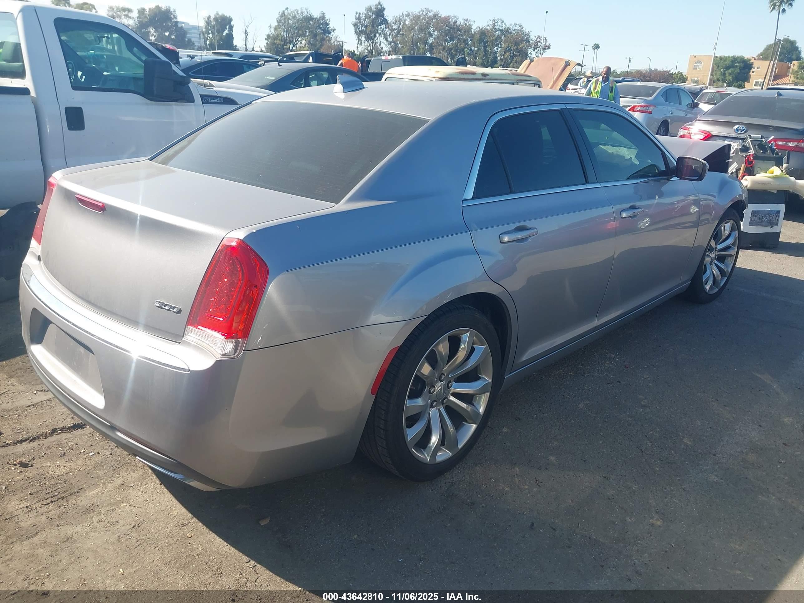 CHRYSLER 300 image 4