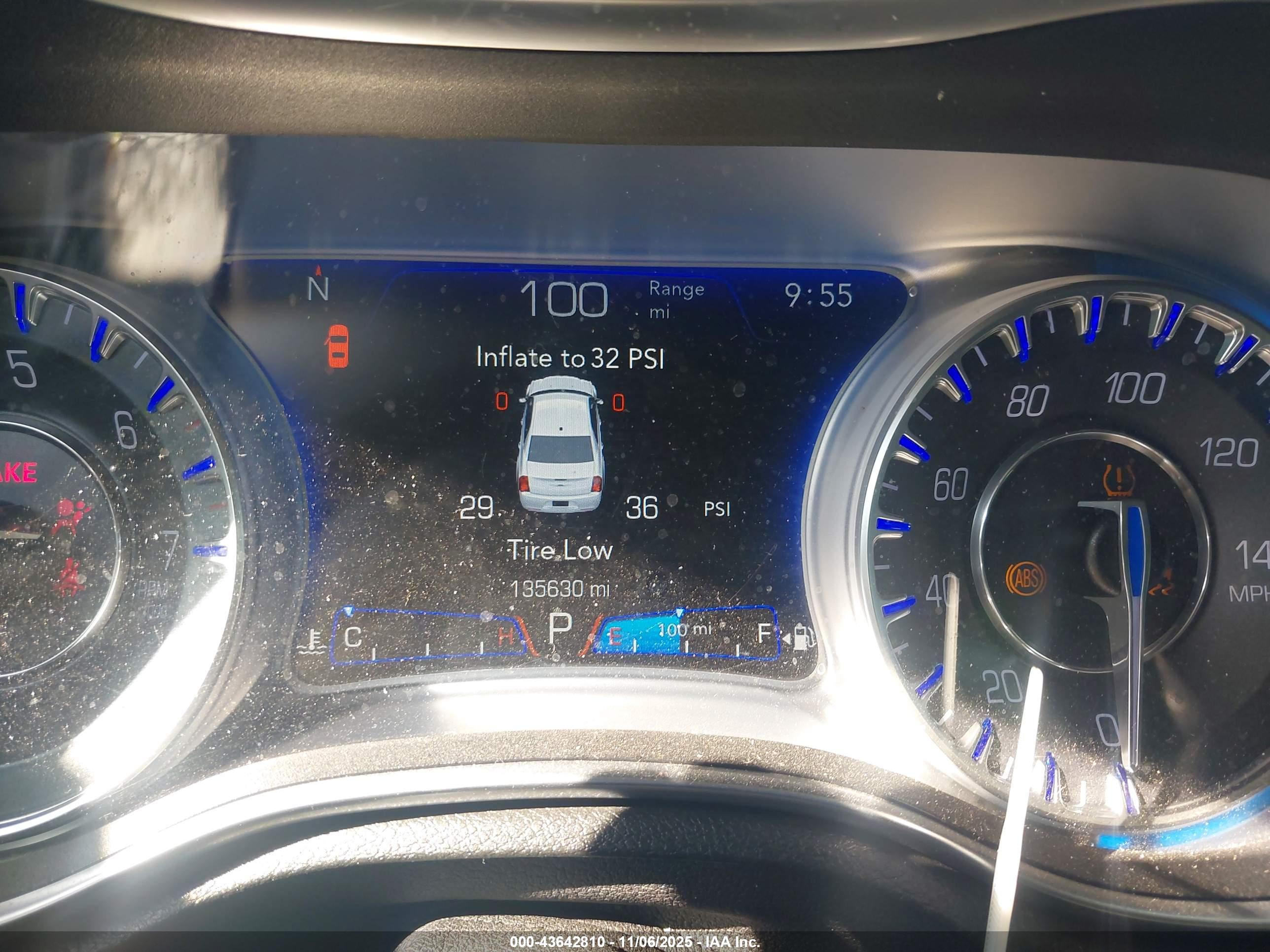 CHRYSLER 300 image 7