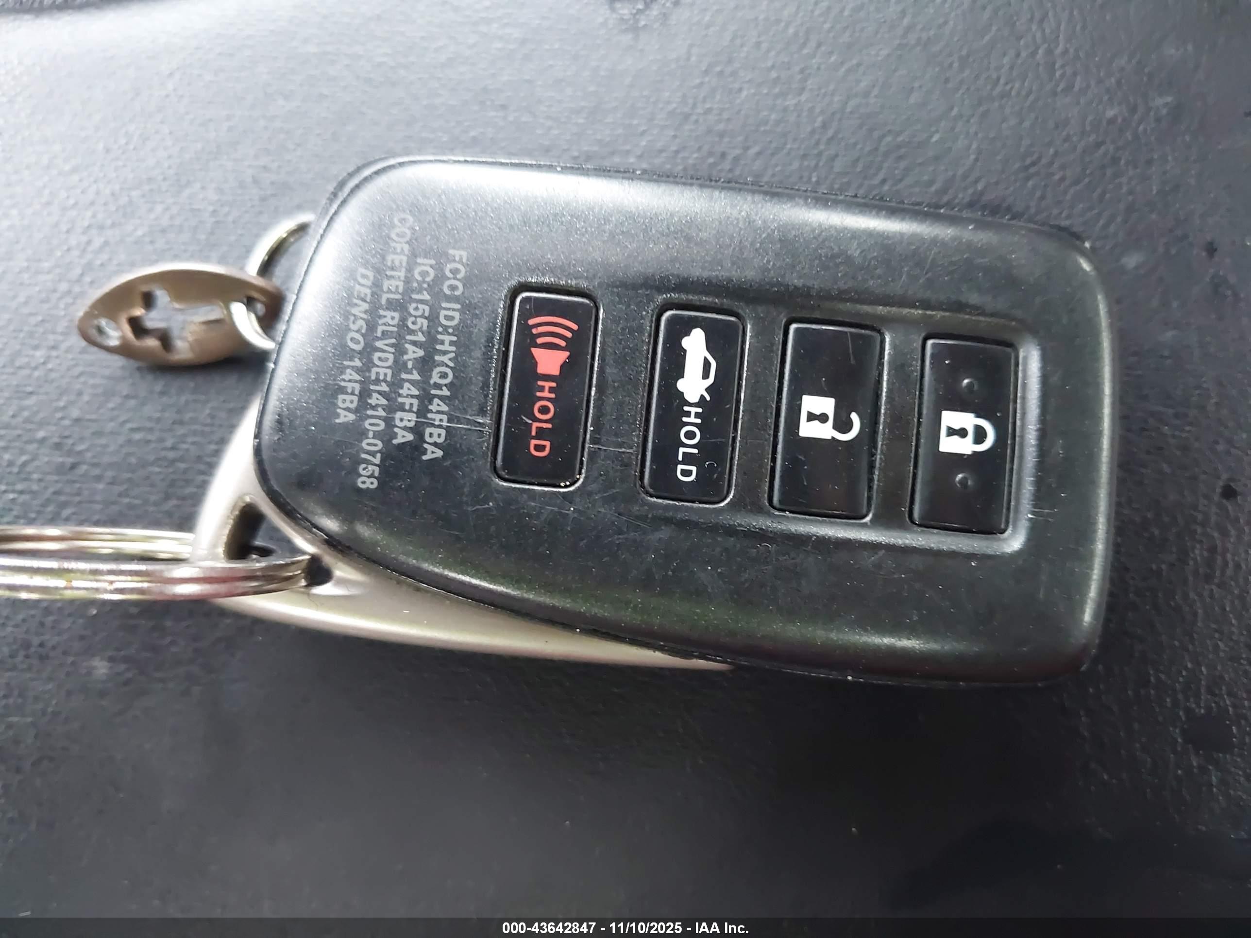 LEXUS IS image 11