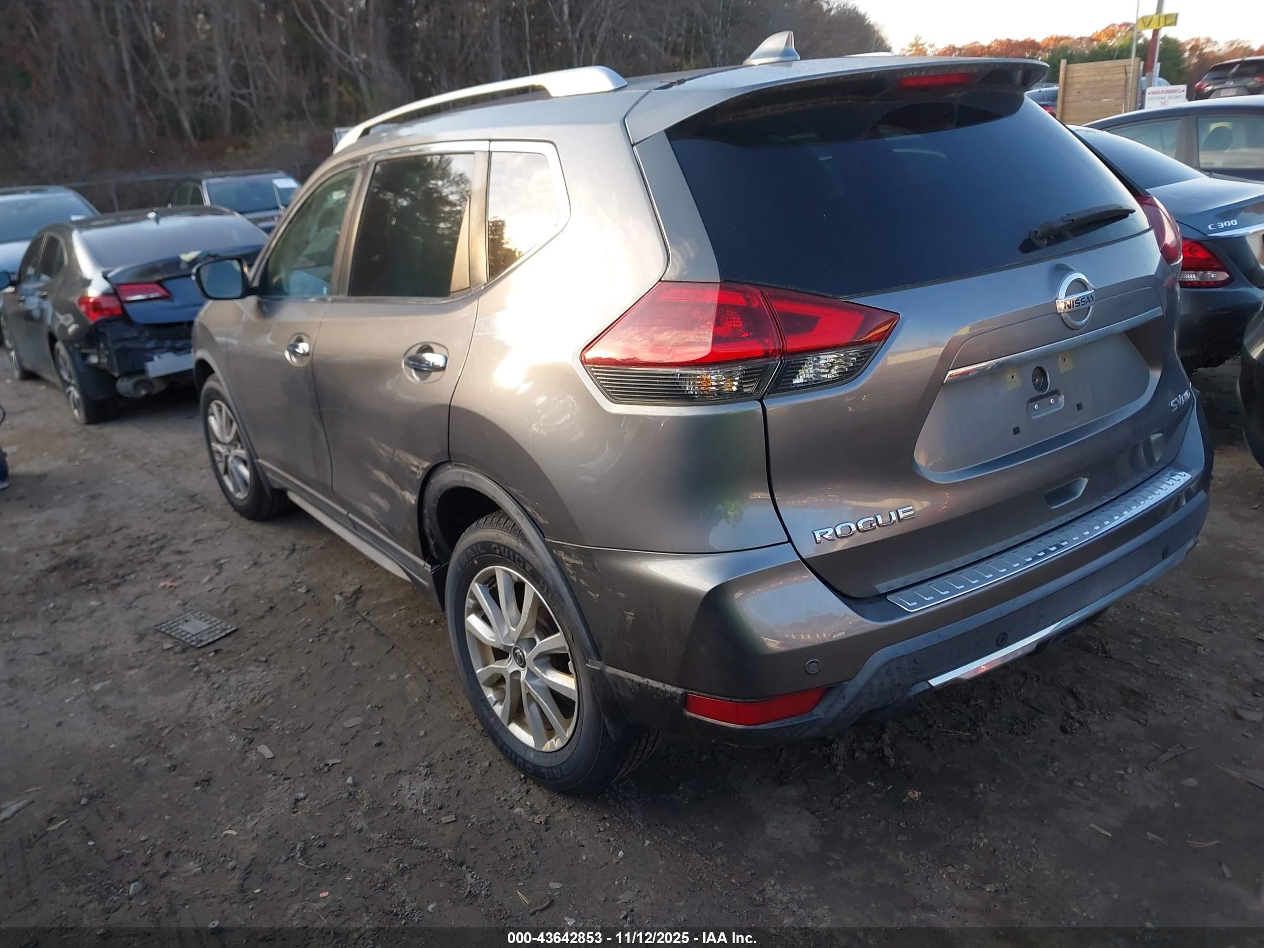 NISSAN ROGUE image 3