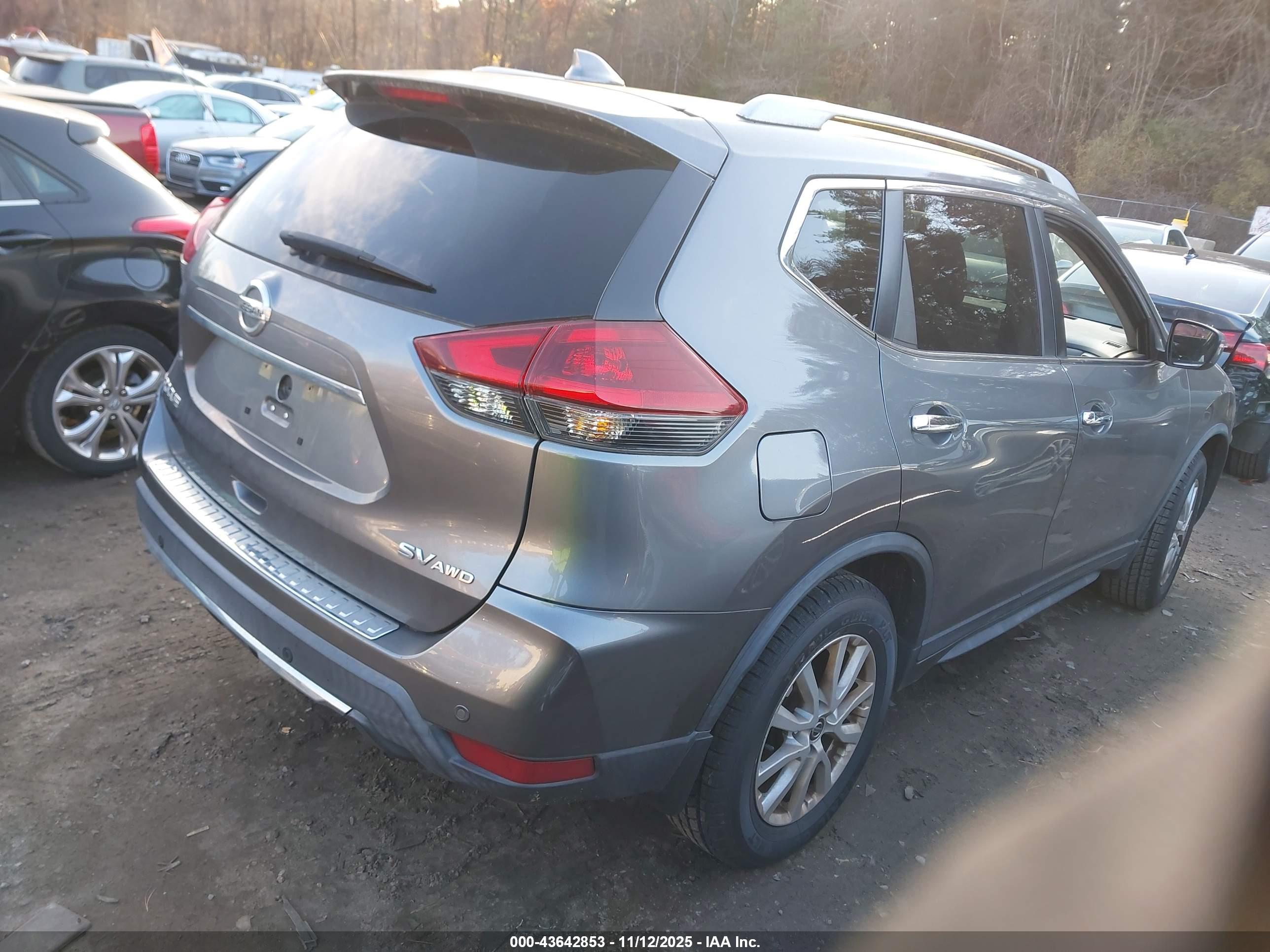 NISSAN ROGUE image 4