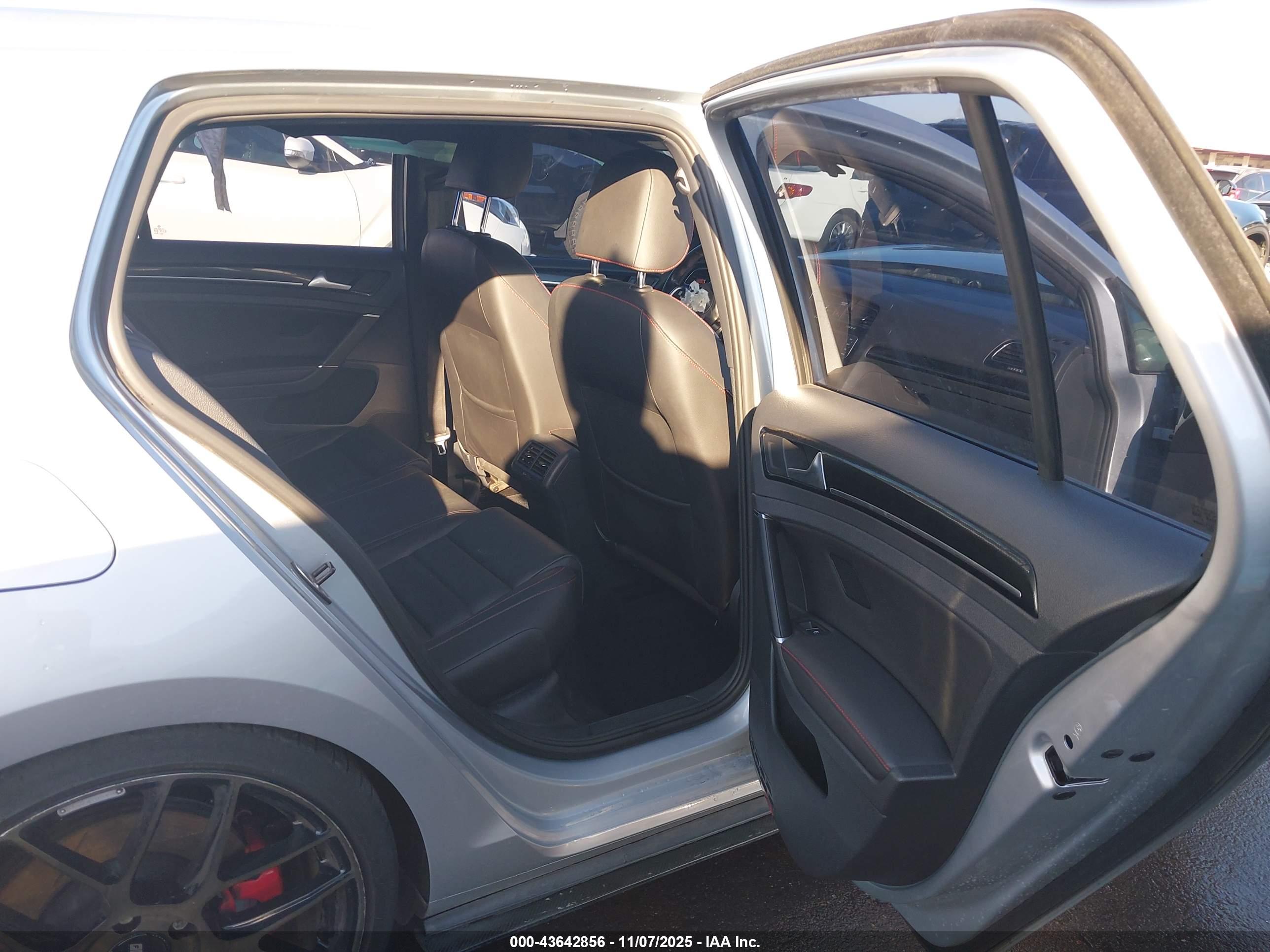 VOLKSWAGEN GOLF image 8