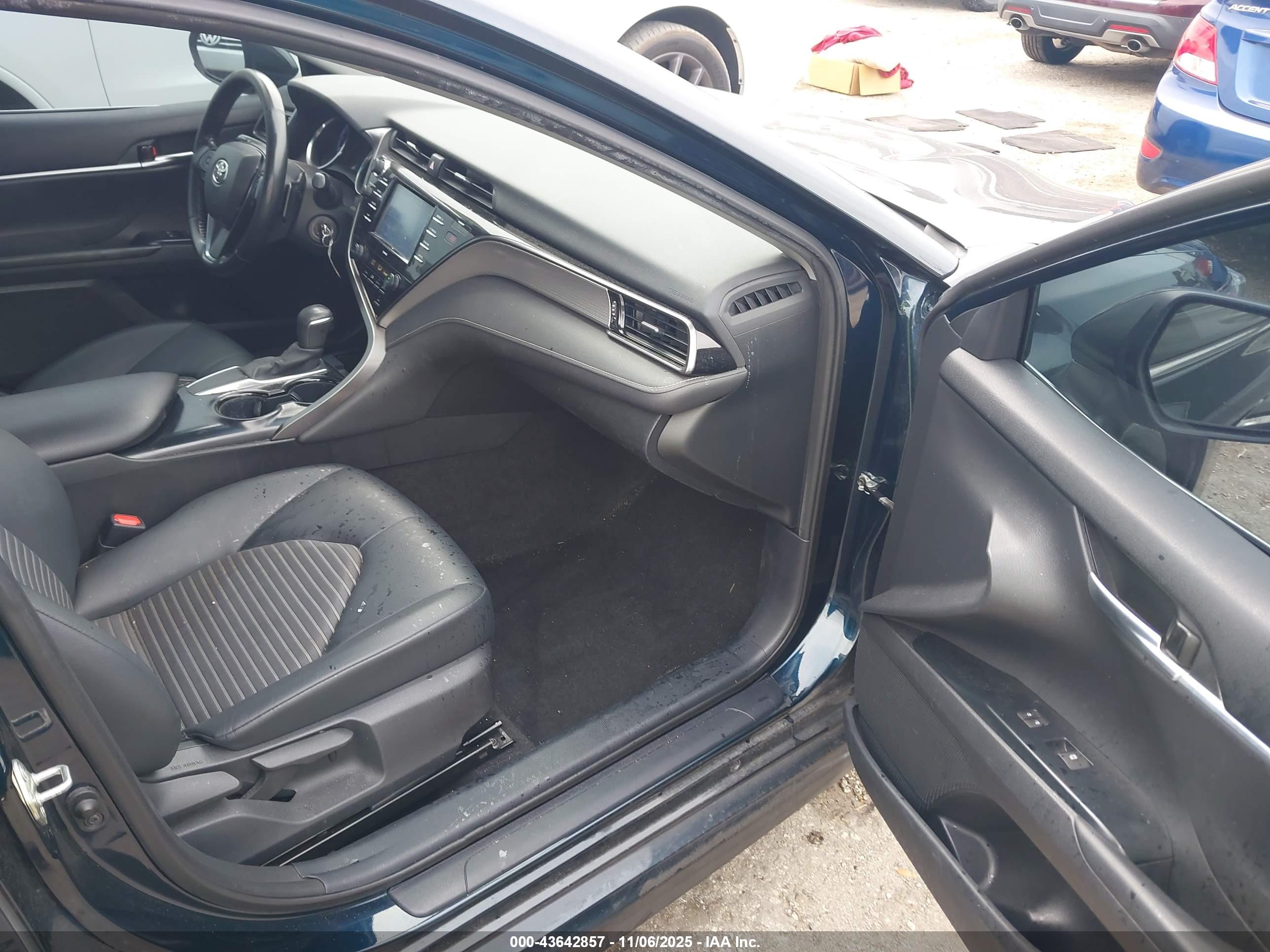 TOYOTA CAMRY image 5