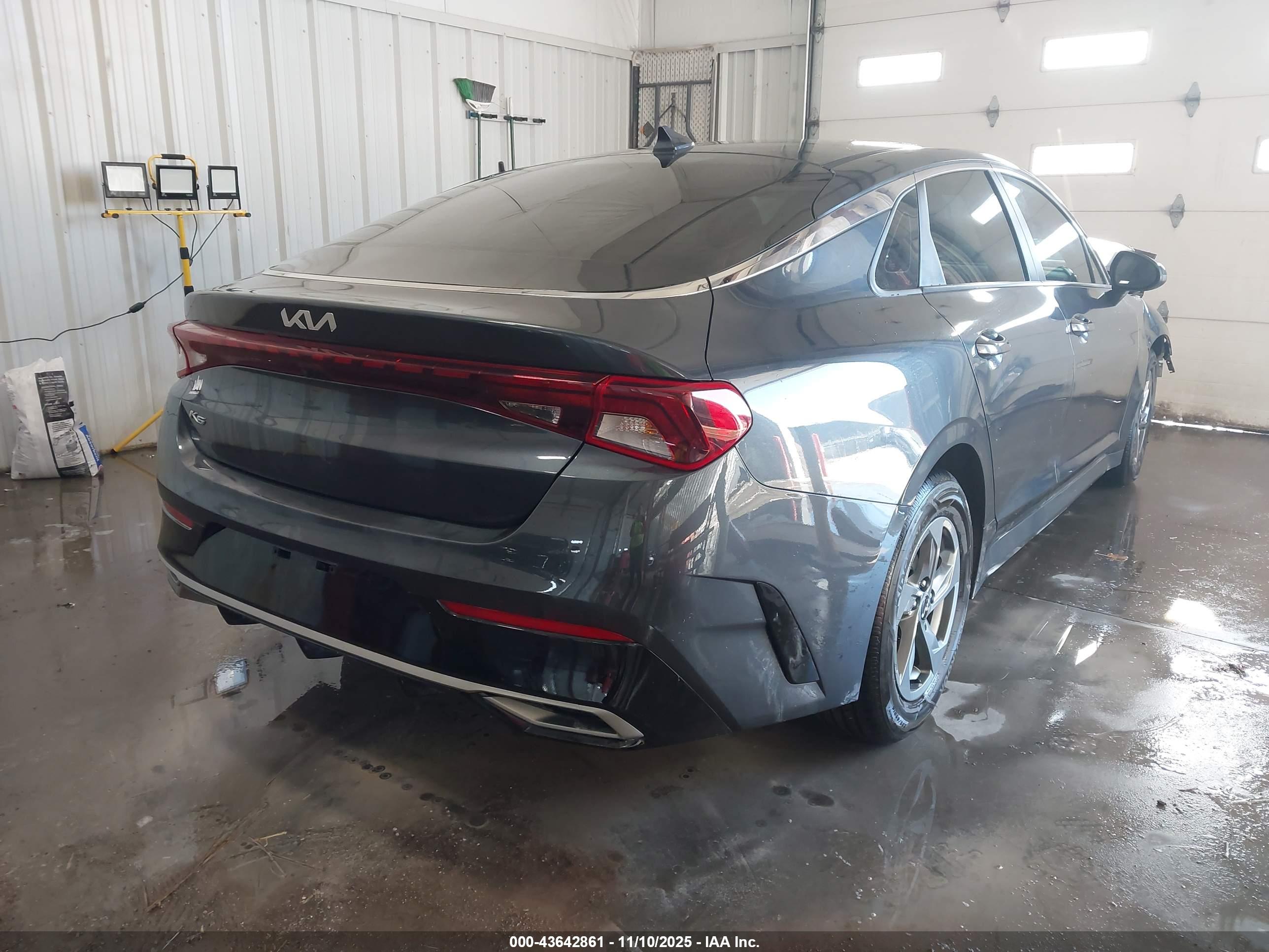 KIA K5 image 4