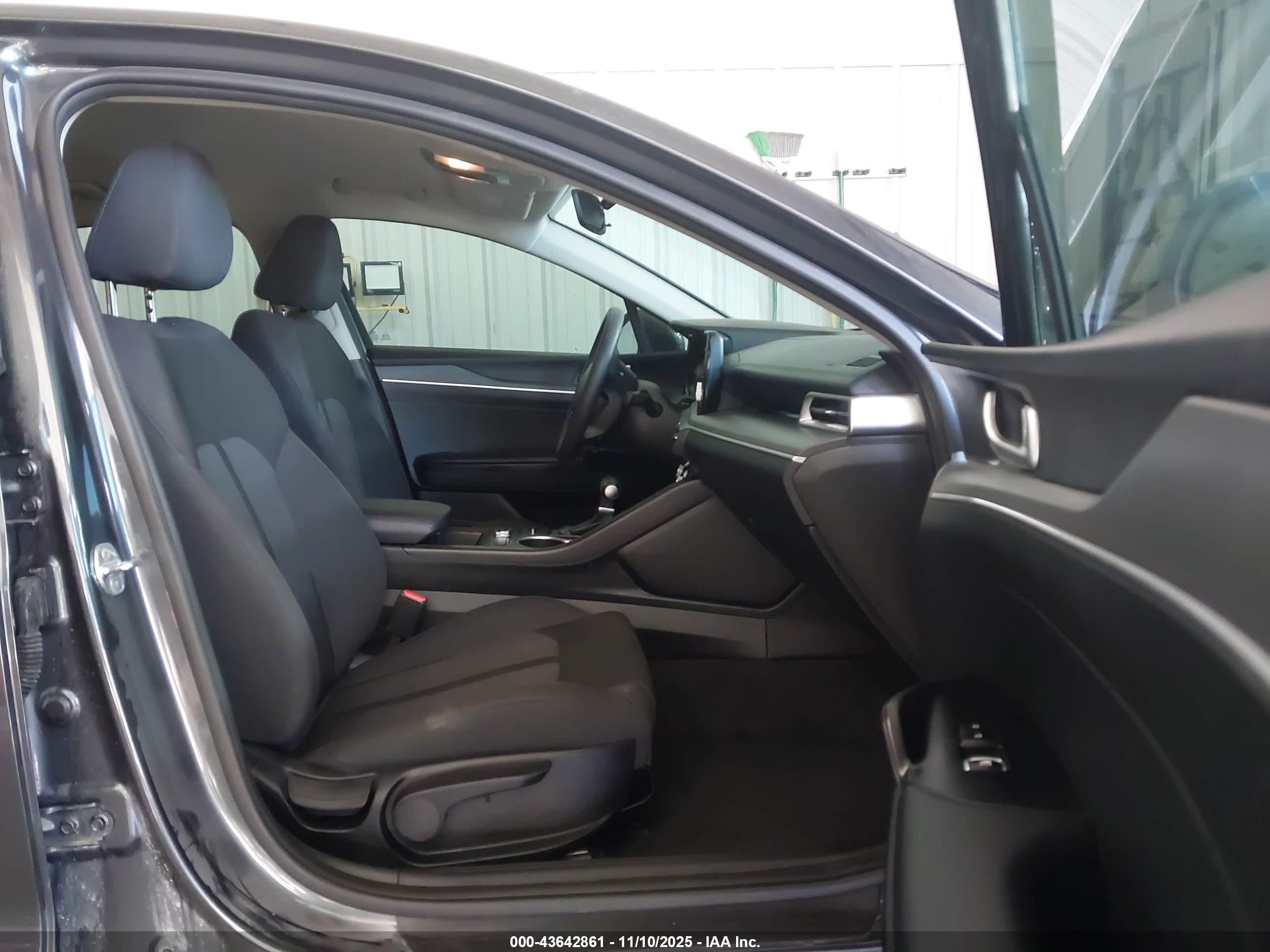 KIA K5 image 5