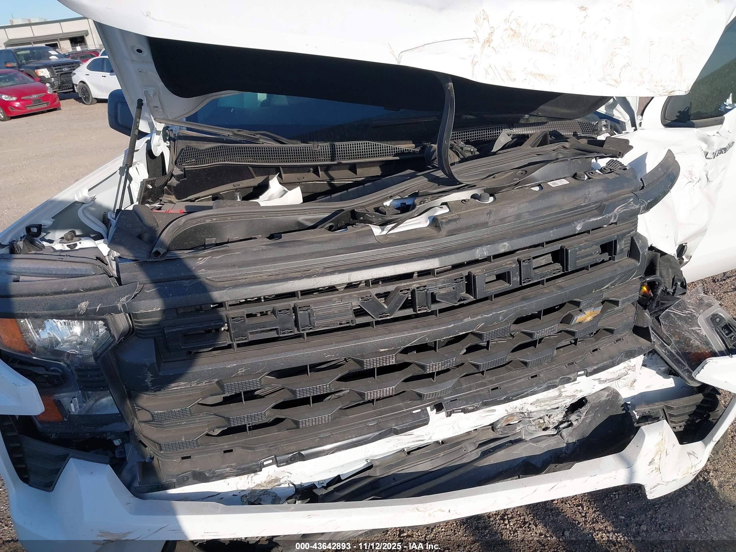 CHEVROLET SILVERADO image 10