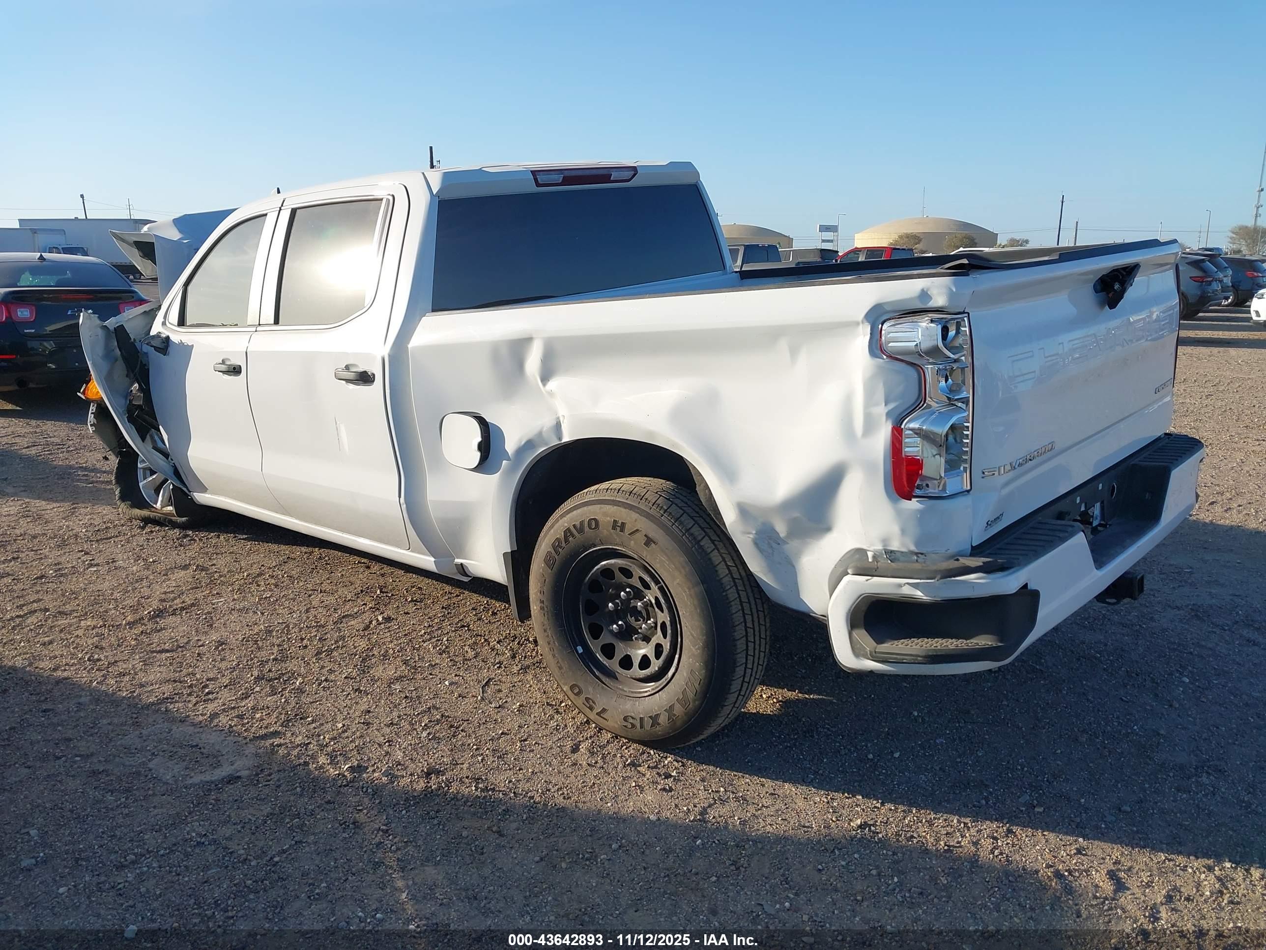 CHEVROLET SILVERADO image 3