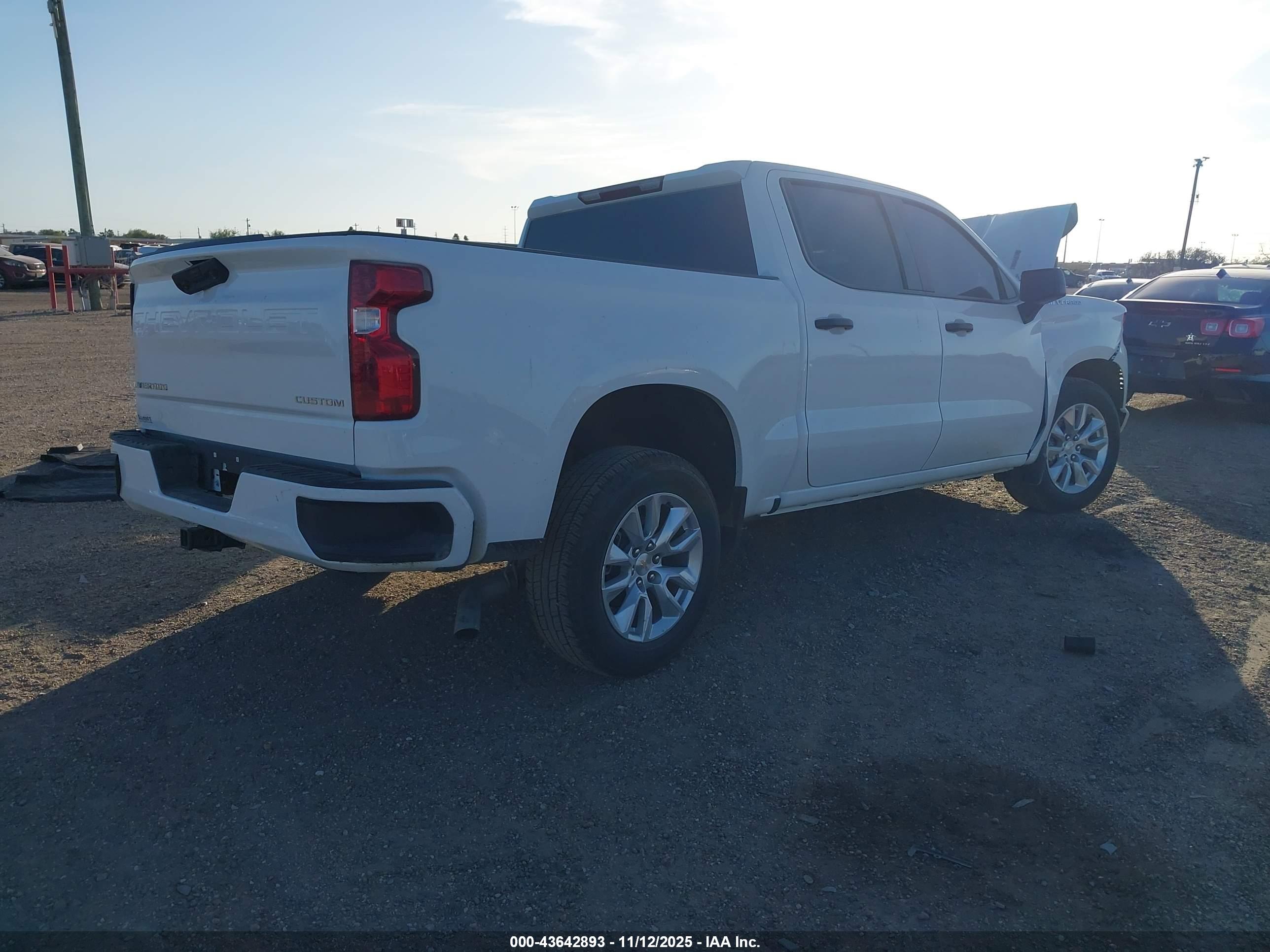 CHEVROLET SILVERADO image 4