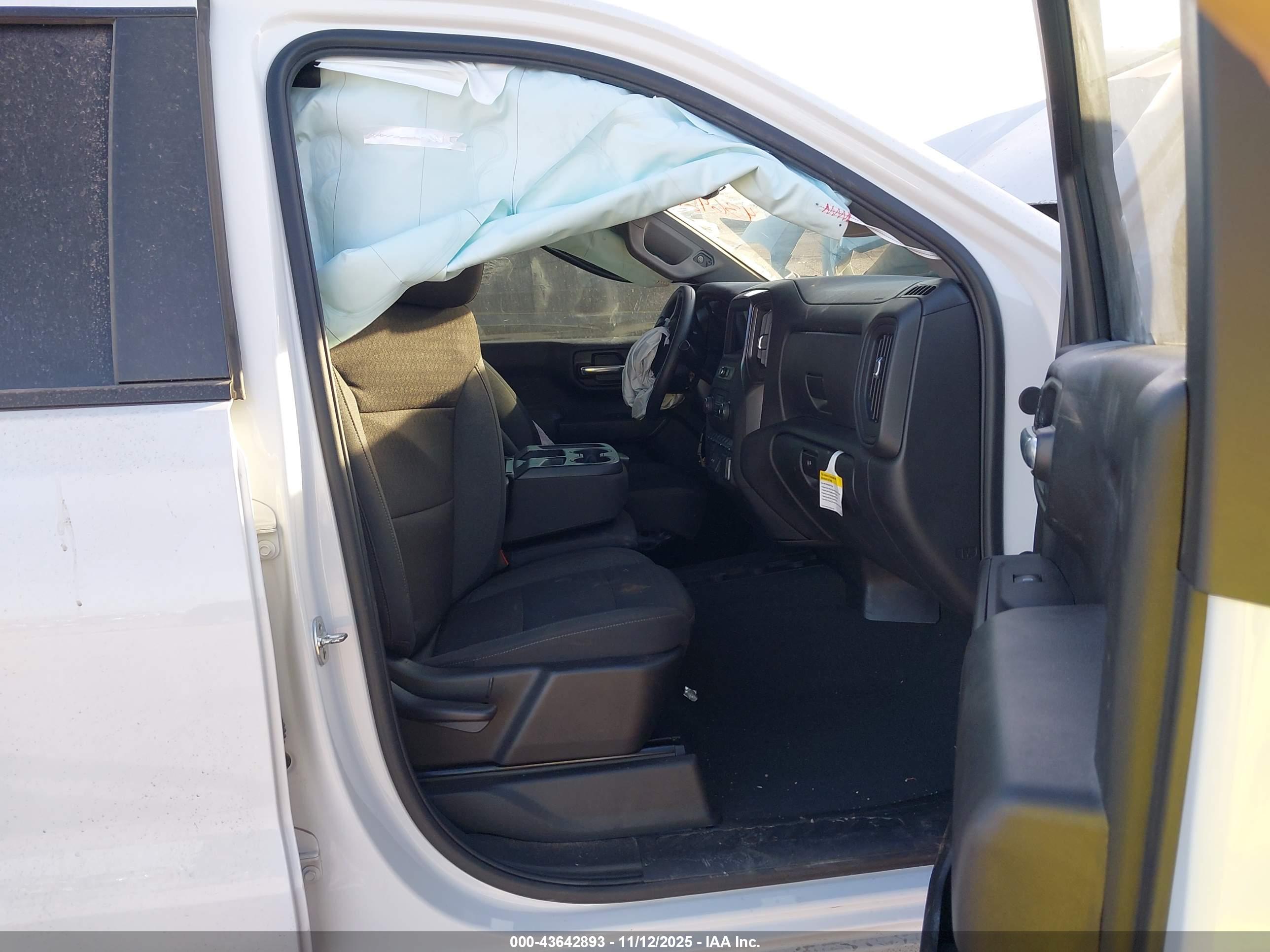 CHEVROLET SILVERADO image 5