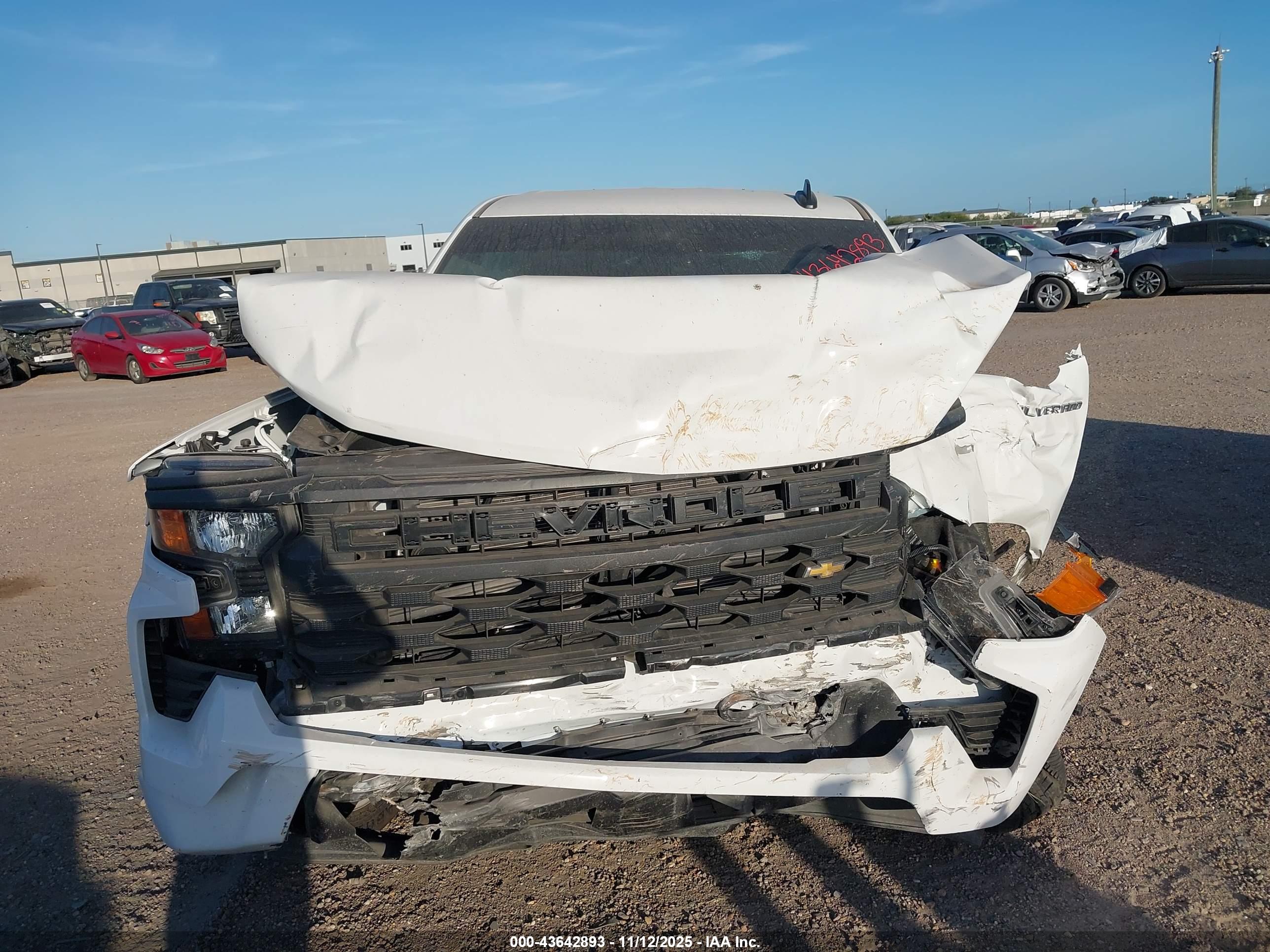 CHEVROLET SILVERADO image 6