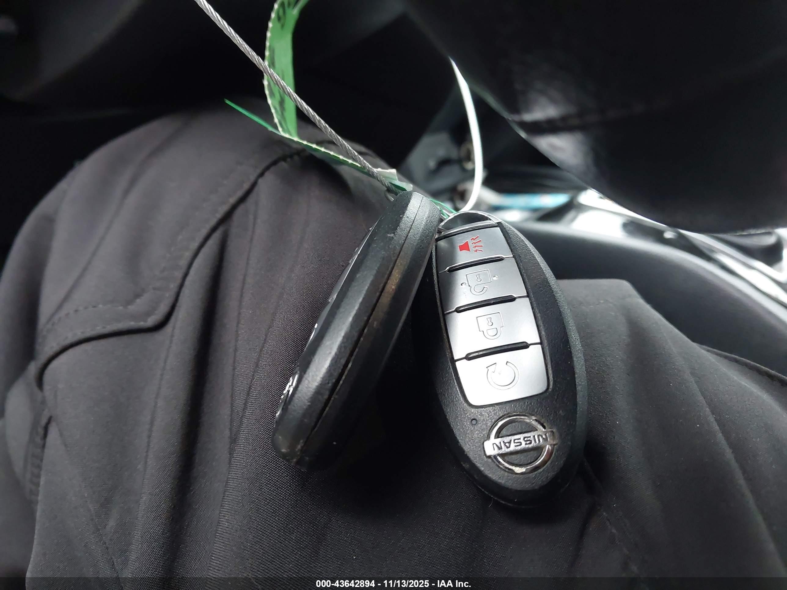 NISSAN ROGUE image 11