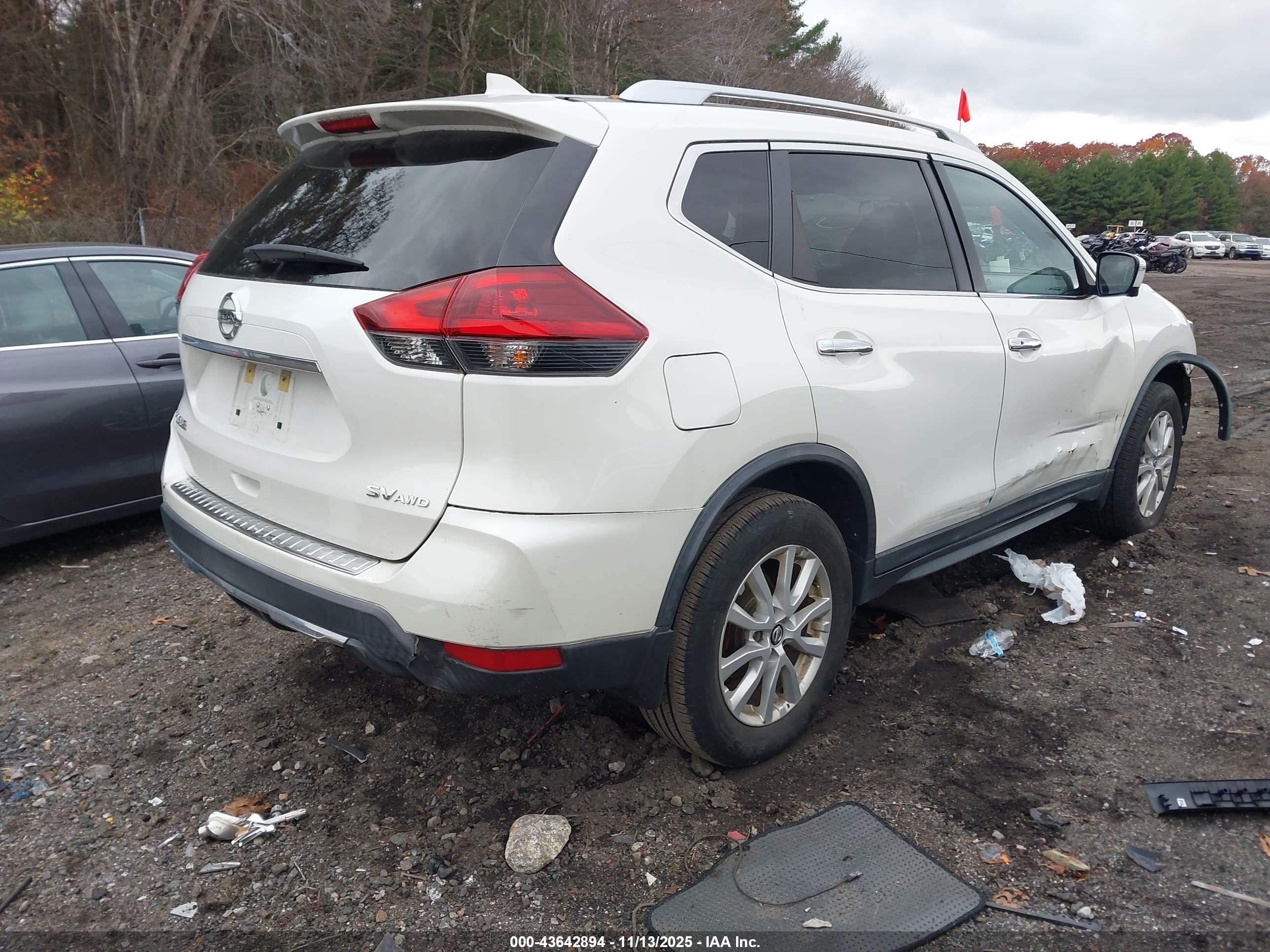 NISSAN ROGUE image 4