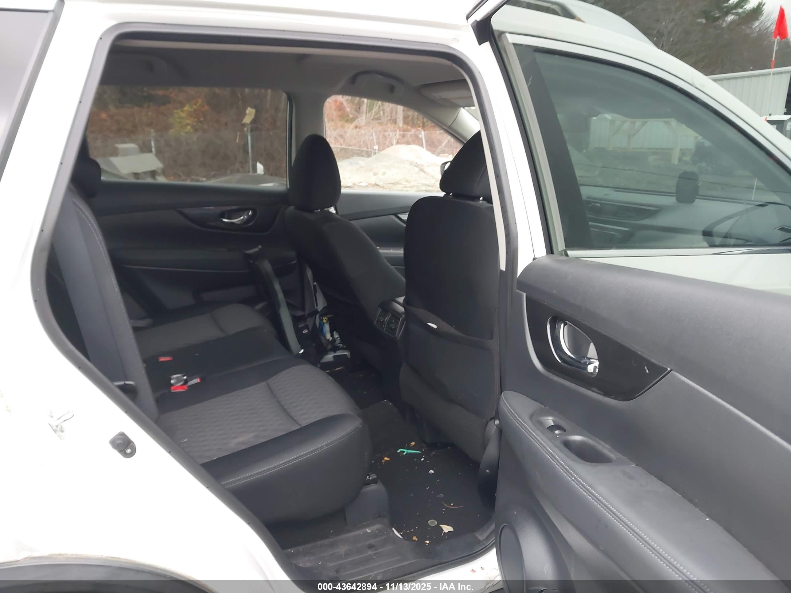 NISSAN ROGUE image 8
