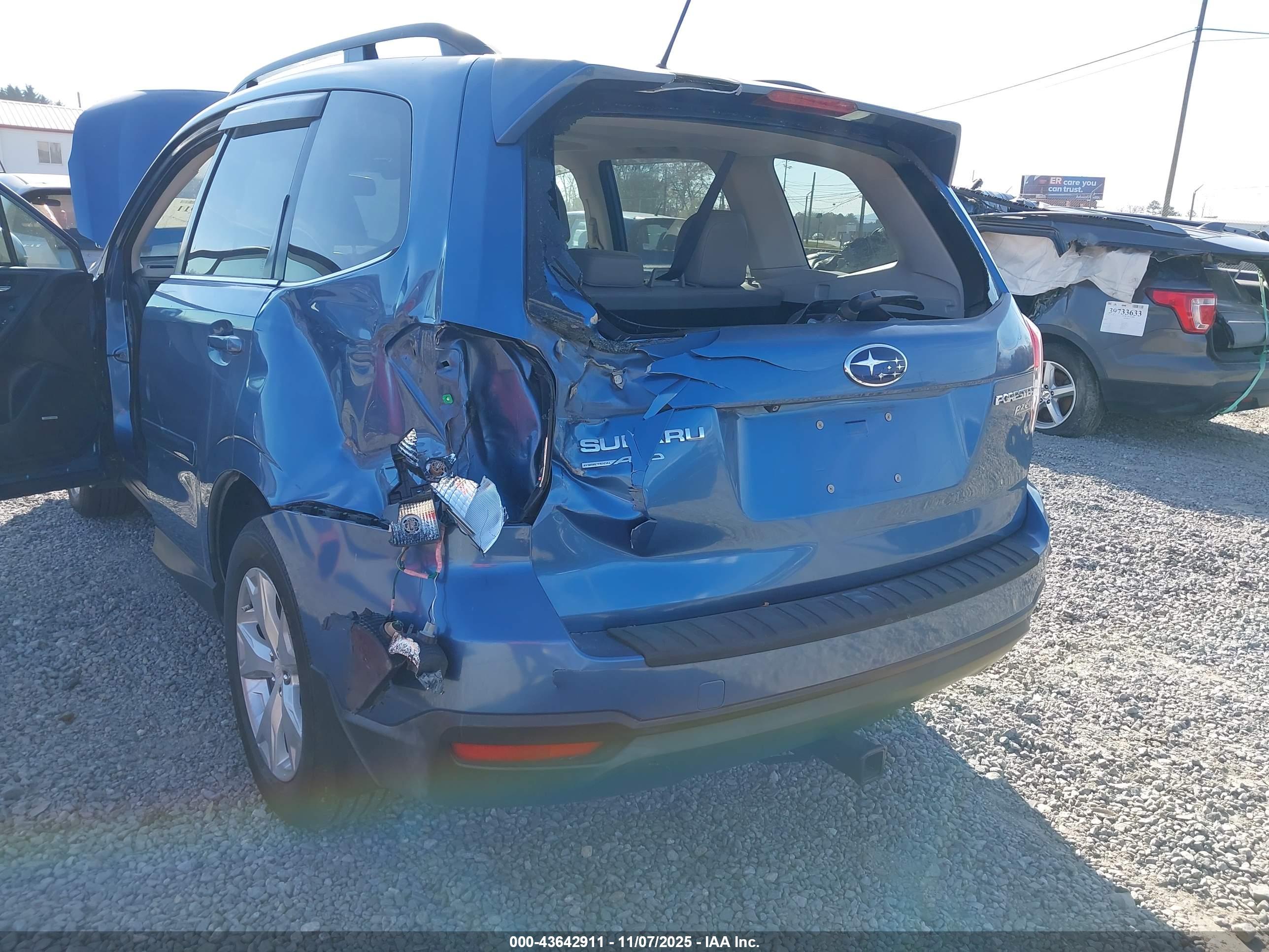 SUBARU FORESTER image 6