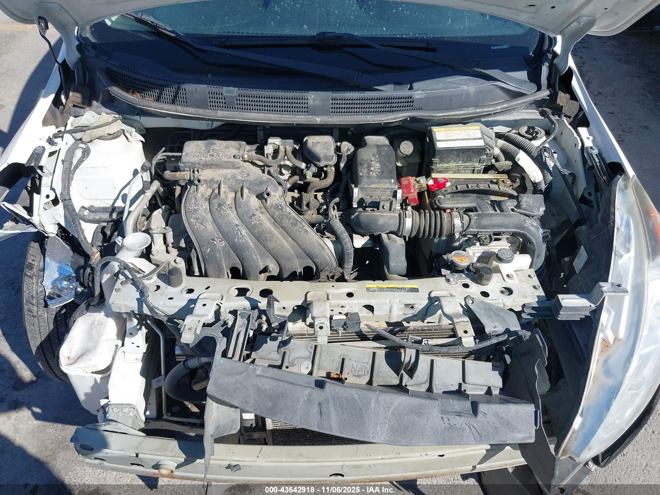 NISSAN VERSA image 10