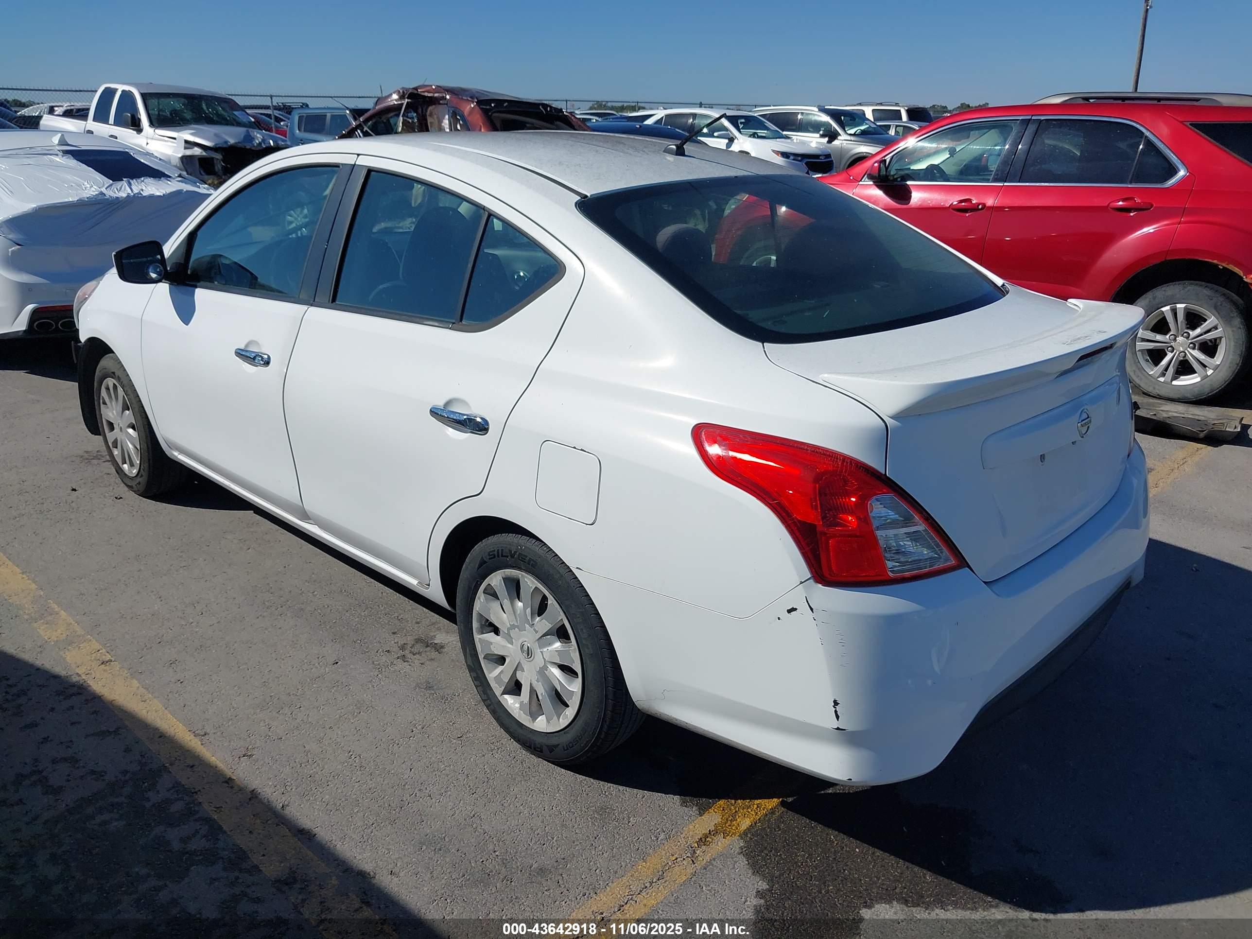 NISSAN VERSA image 3