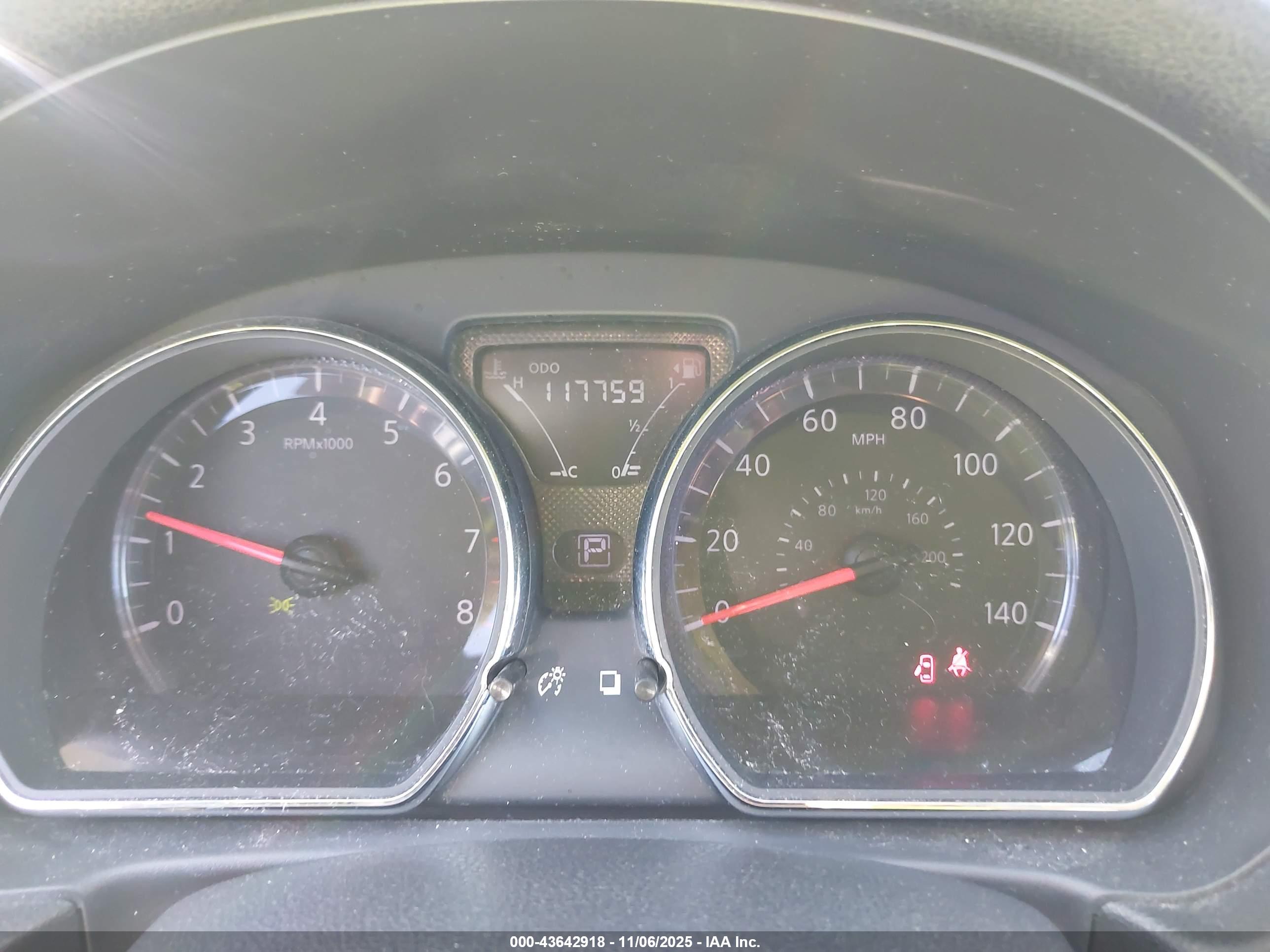 NISSAN VERSA image 7
