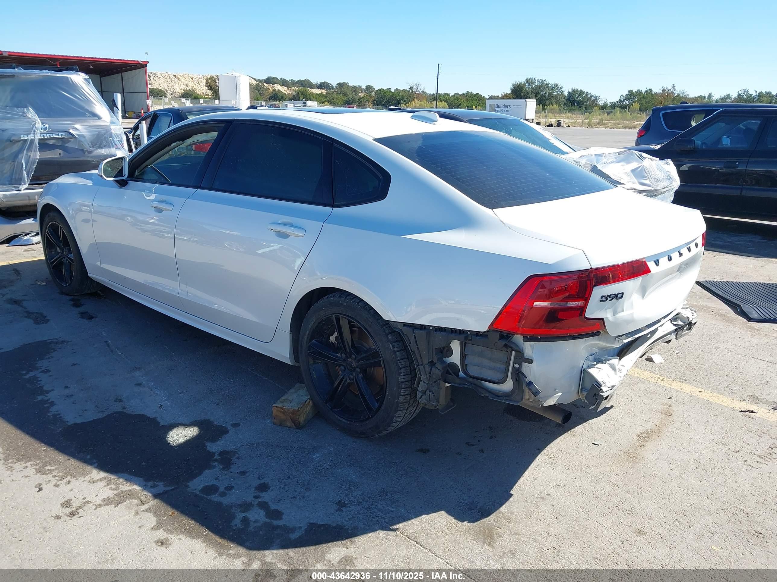 VOLVO S90 image 3