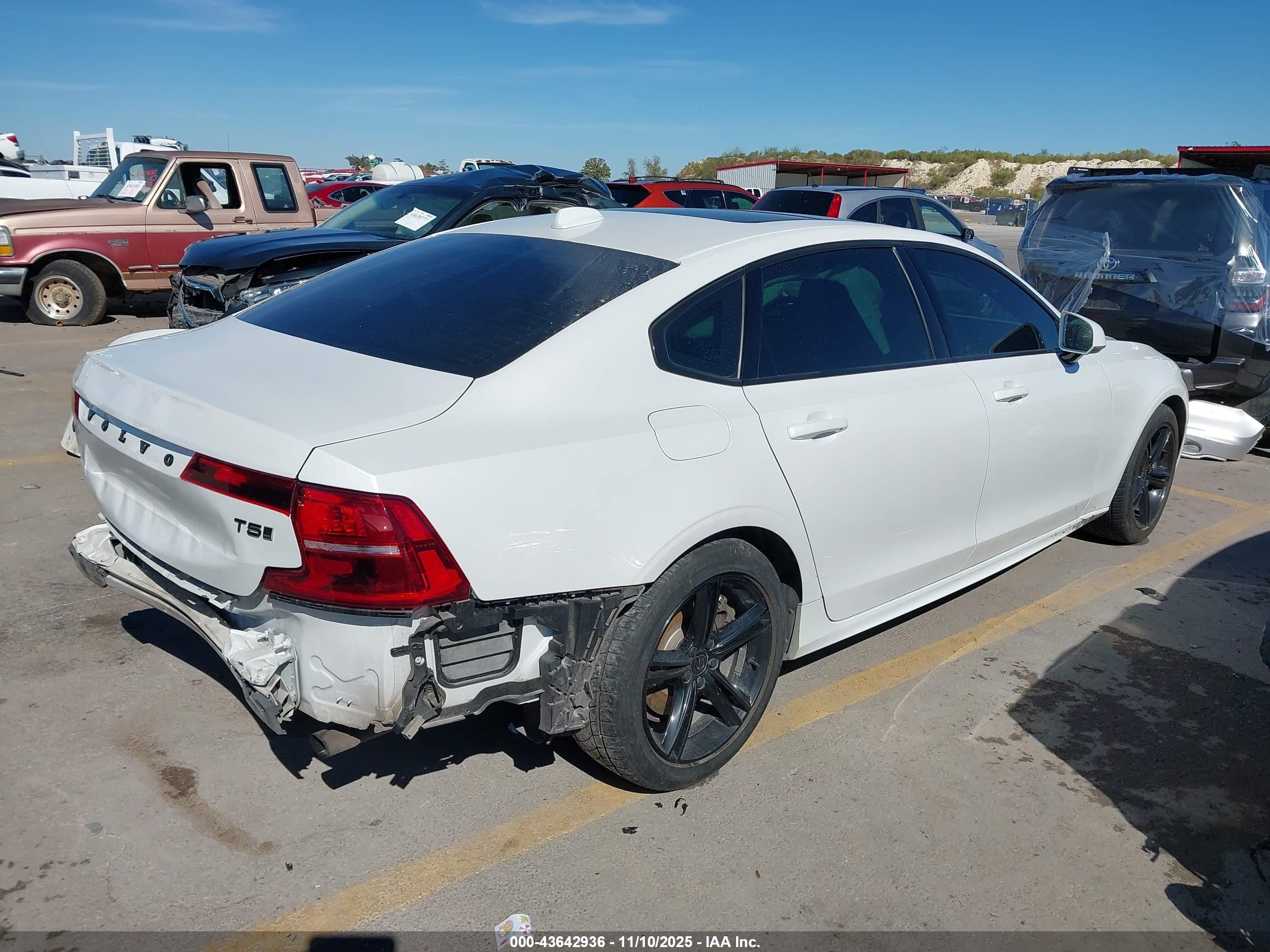 VOLVO S90 image 4
