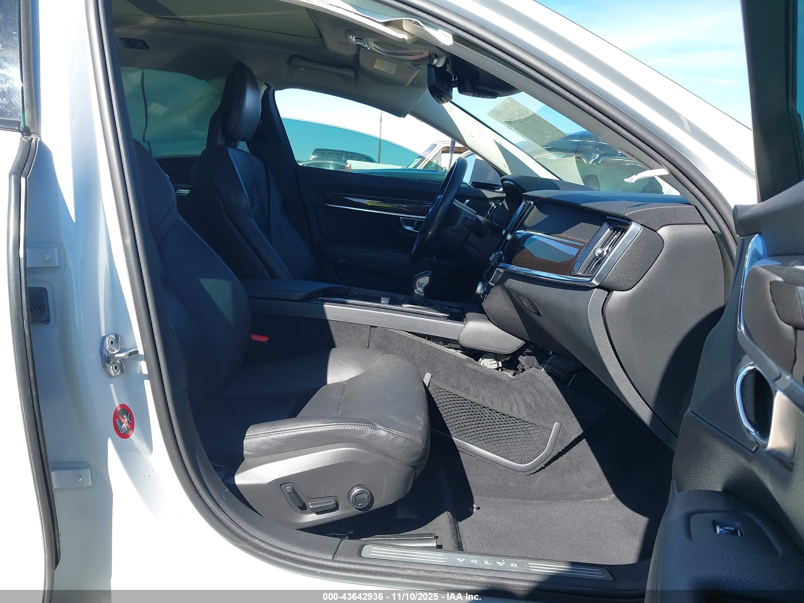 VOLVO S90 image 5