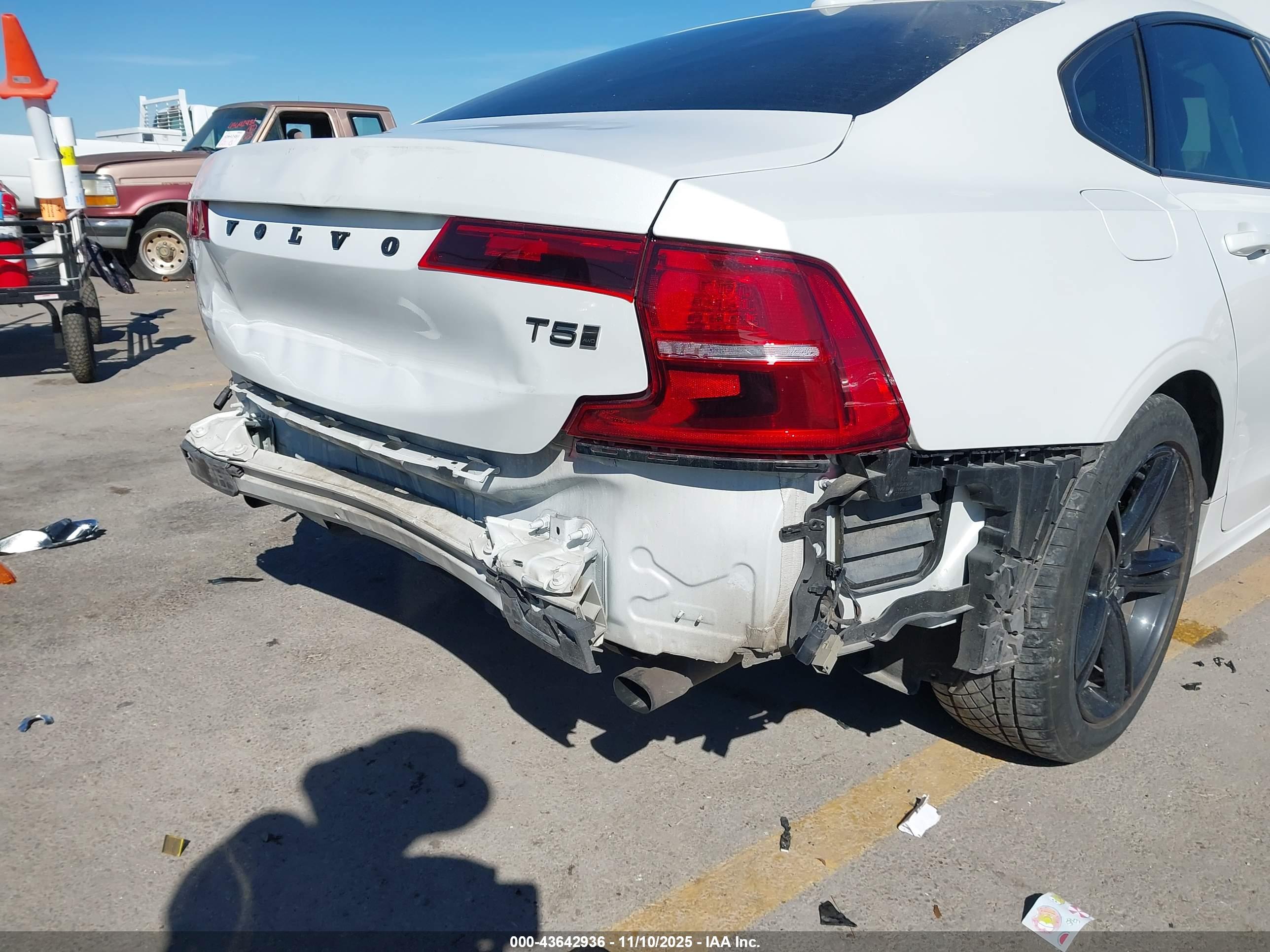 VOLVO S90 image 6
