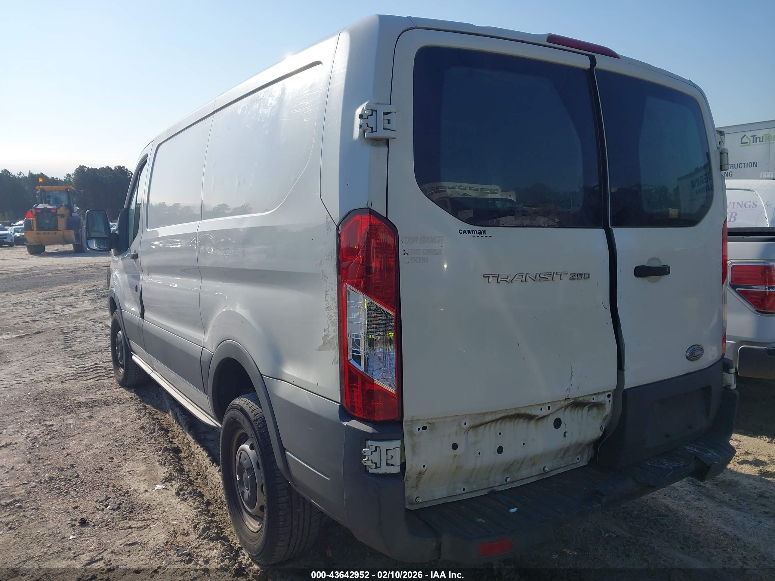 FORD TRANSIT-250 image 3