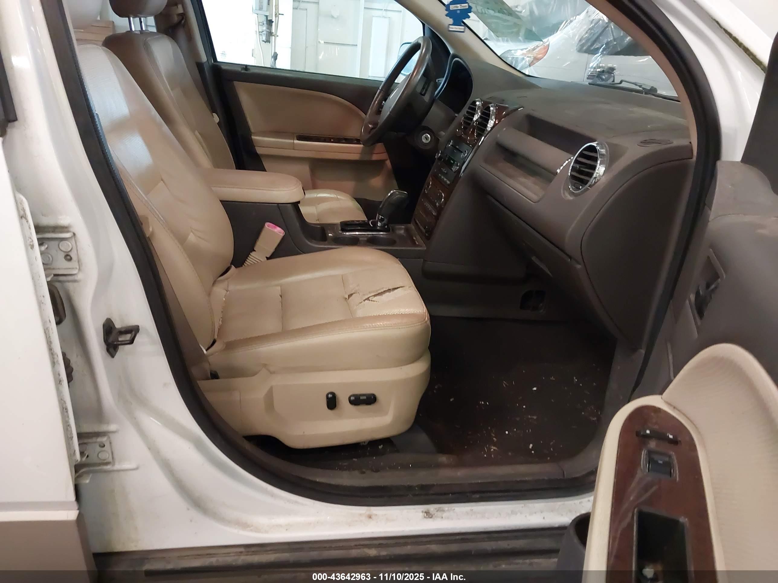 FORD TAURUS image 5