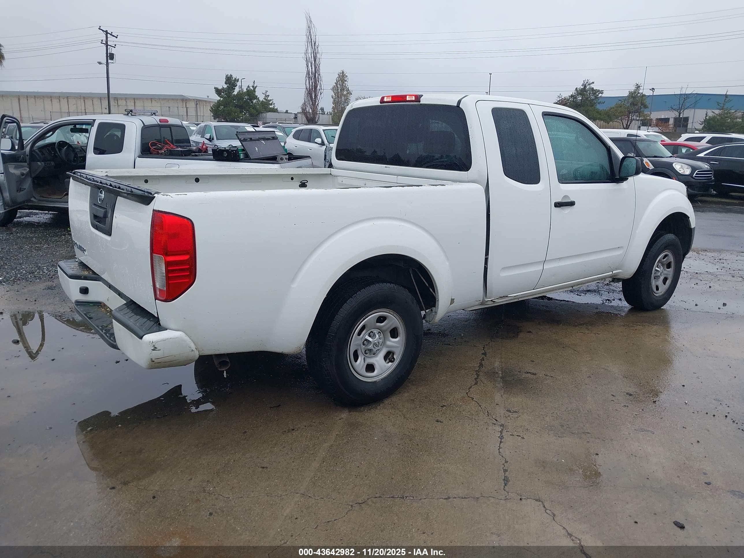 NISSAN FRONTIER image 4