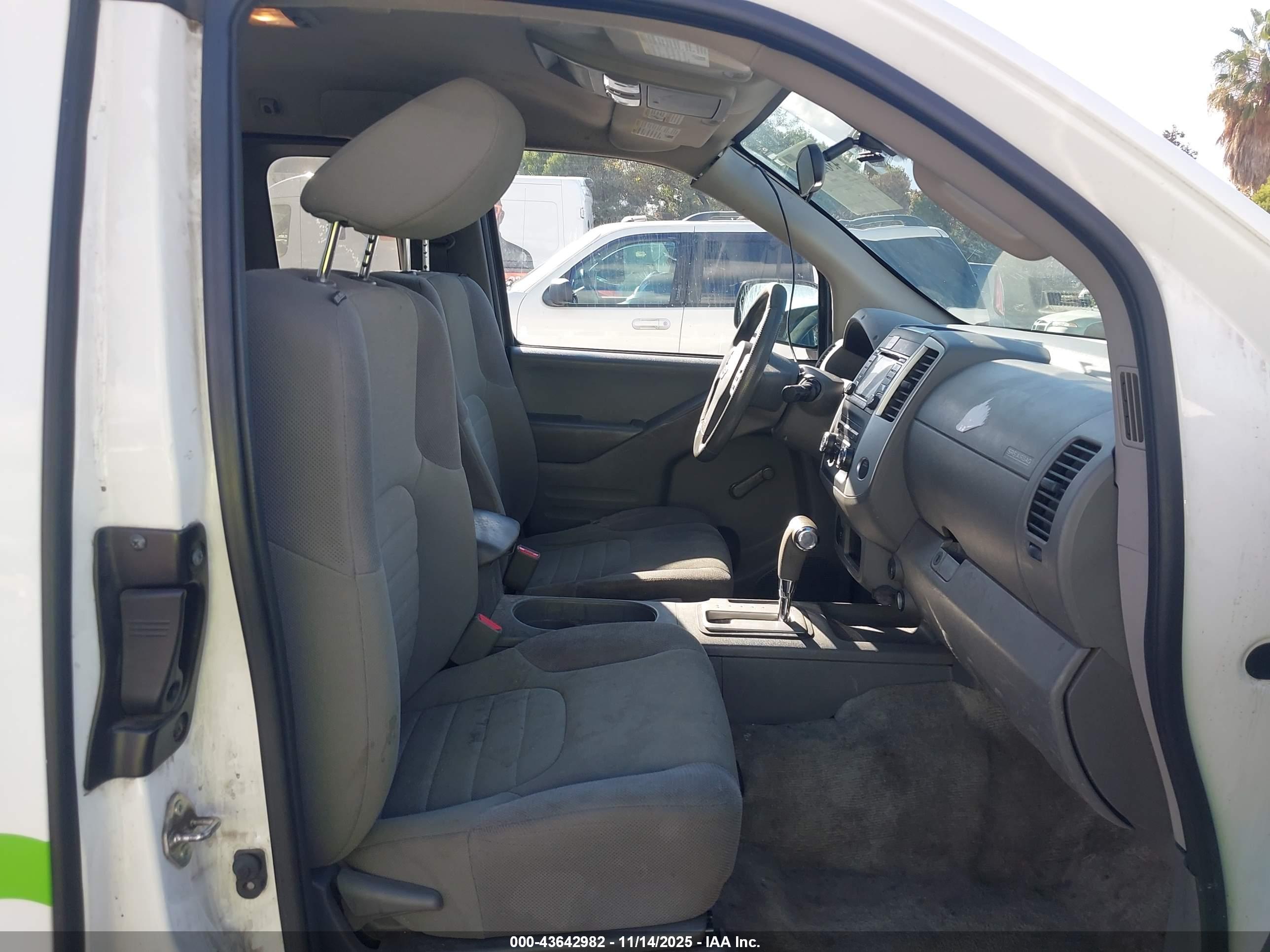 NISSAN FRONTIER image 5
