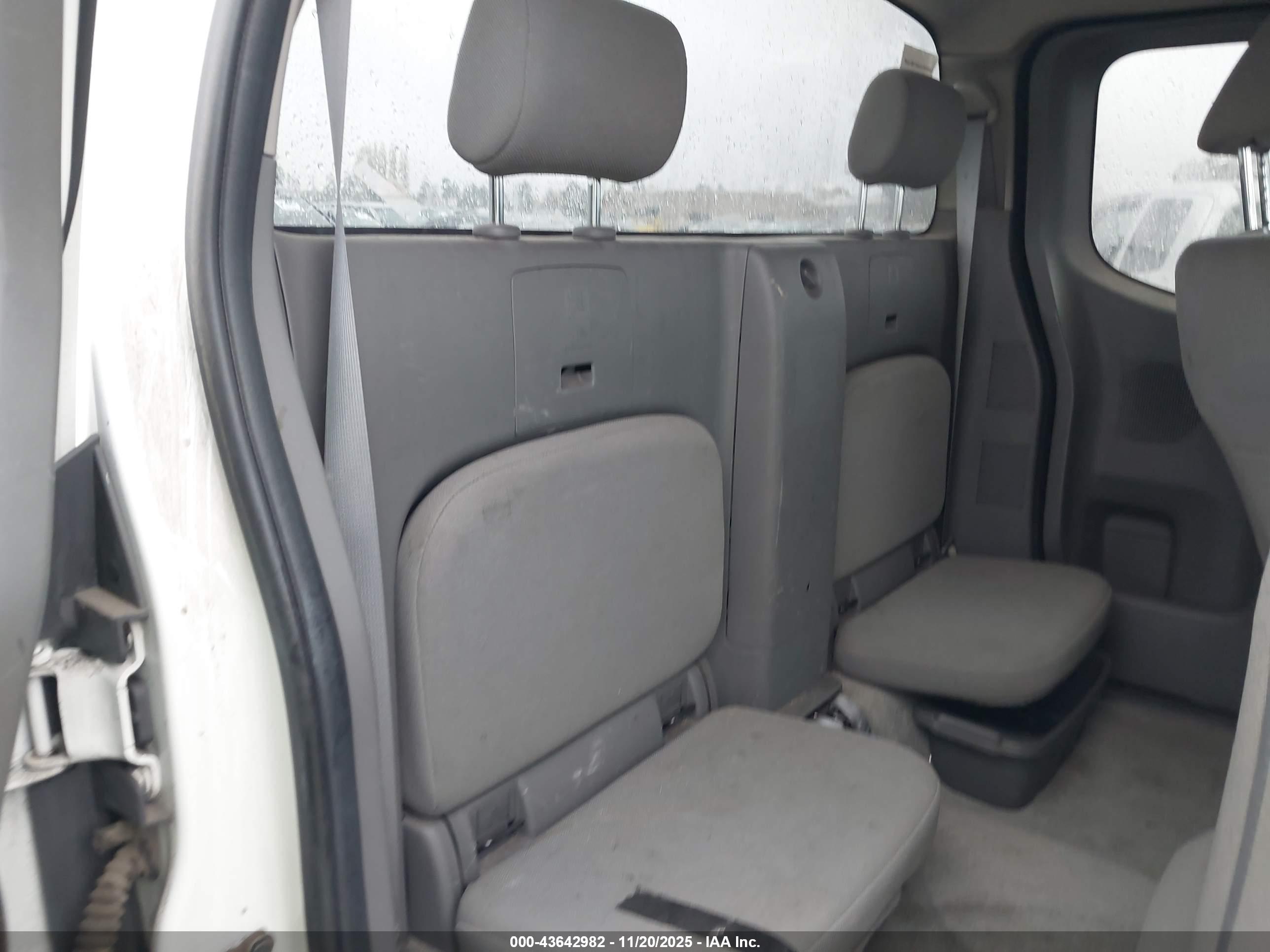 NISSAN FRONTIER image 8