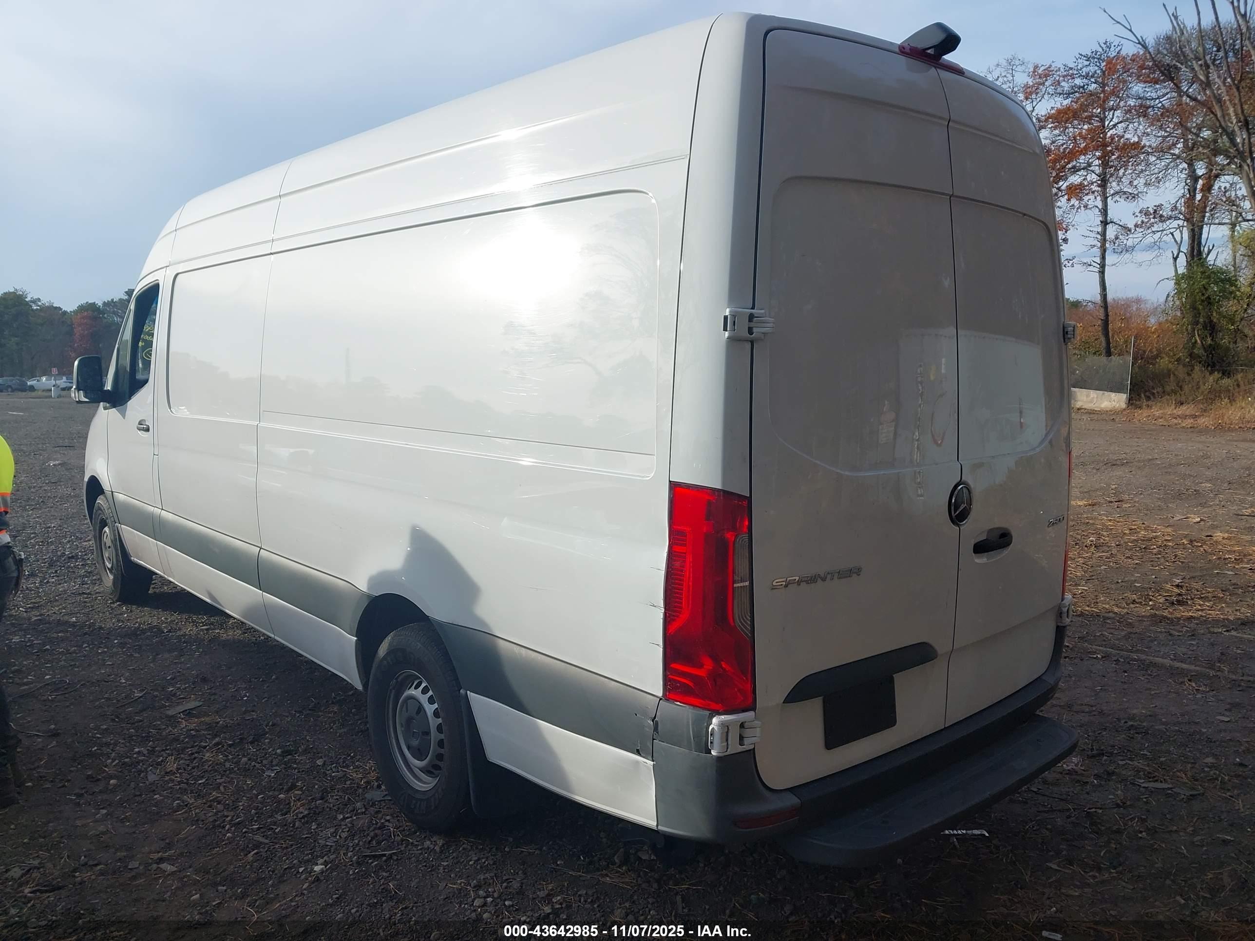 MERCEDES-BENZ SPRINTER image 3