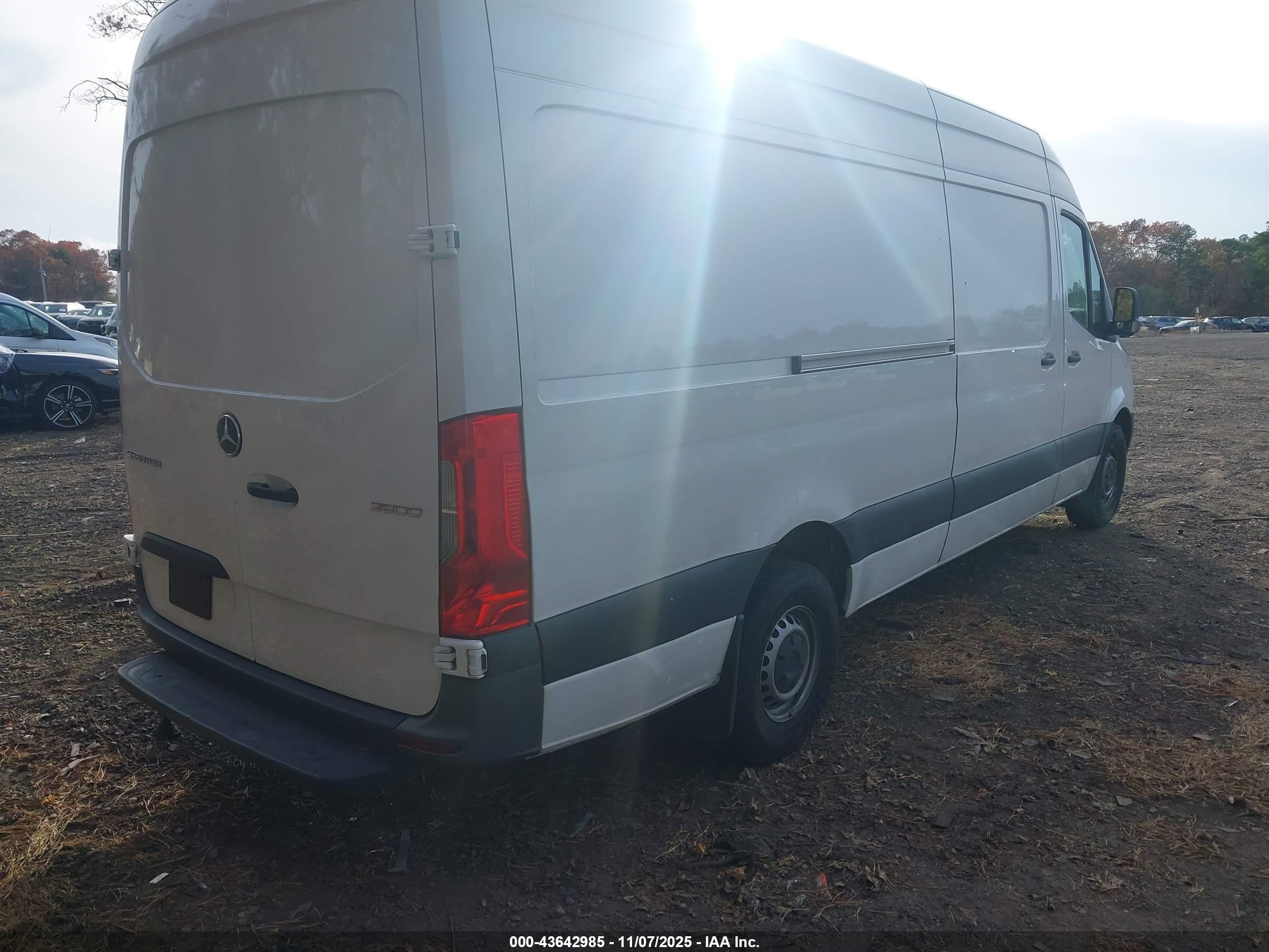 MERCEDES-BENZ SPRINTER image 4