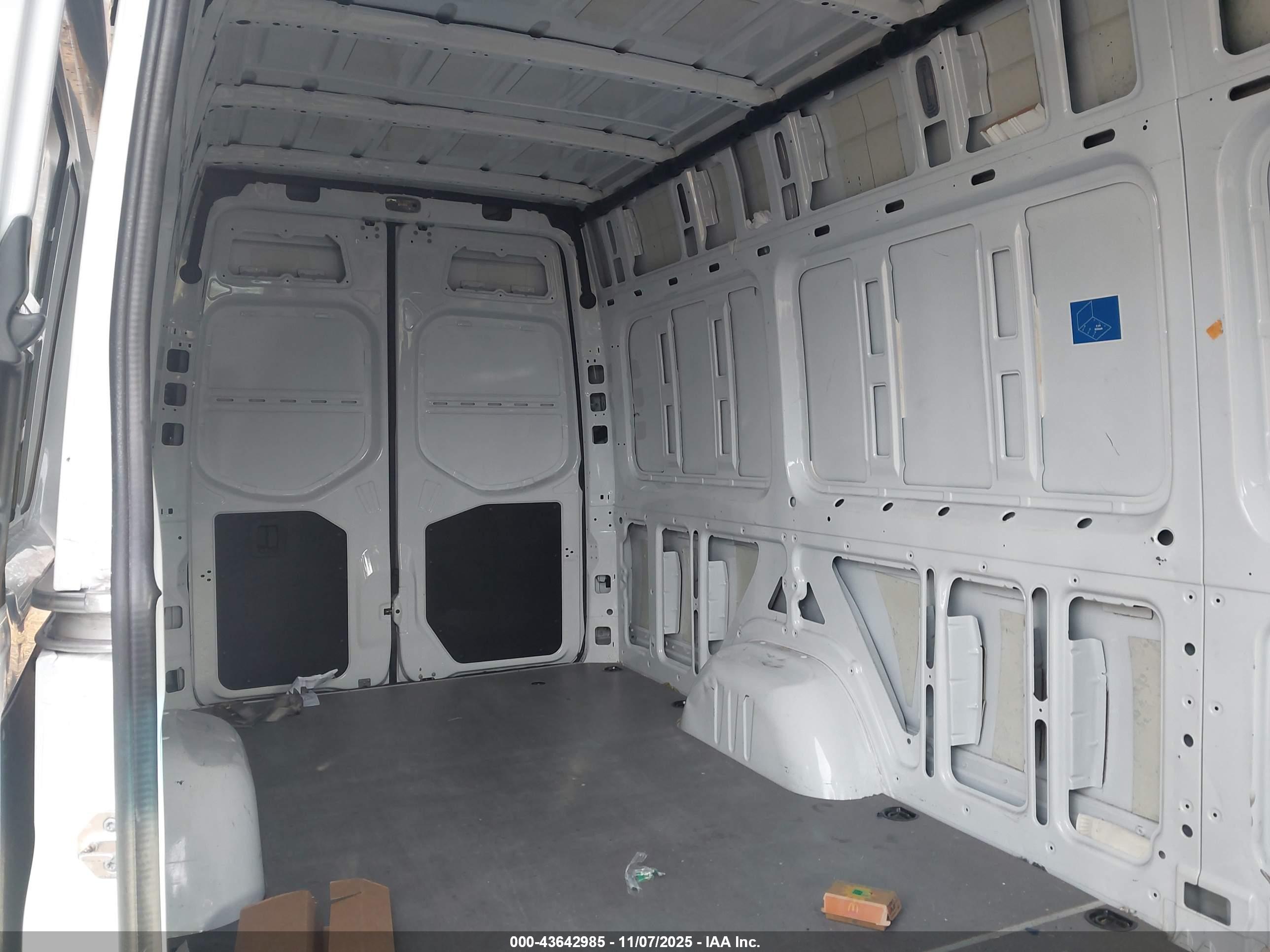 MERCEDES-BENZ SPRINTER image 8